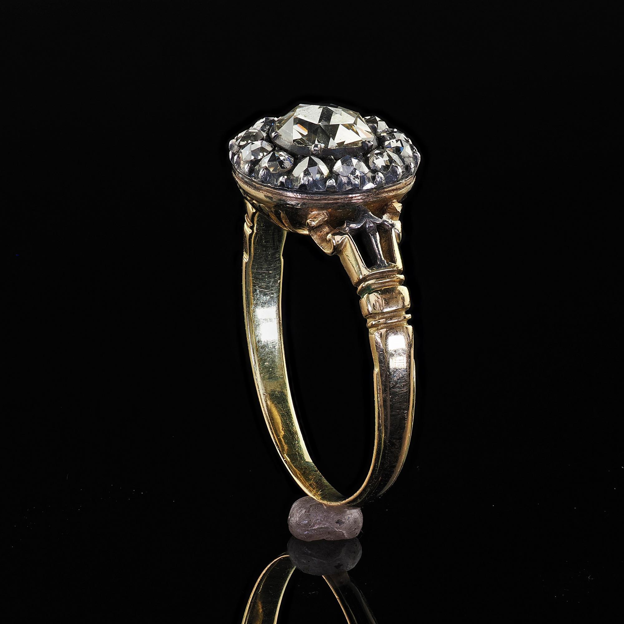 Antiker georgianischer Verlobungsring aus 18 Karat Gelbgold mit Diamant-Halo im Rosenschliff 5