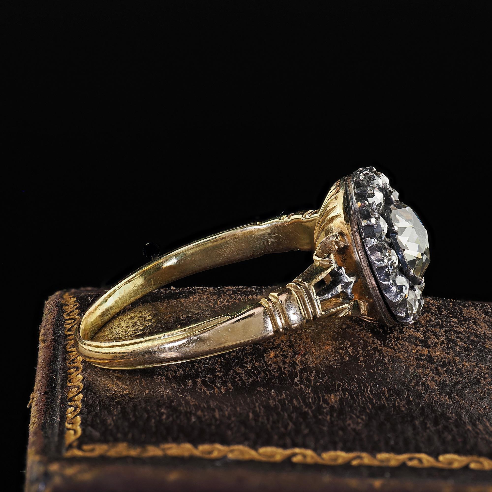 Antiker georgianischer Verlobungsring aus 18 Karat Gelbgold mit Diamant-Halo im Rosenschliff im Zustand „Gut“ in Great Neck, NY