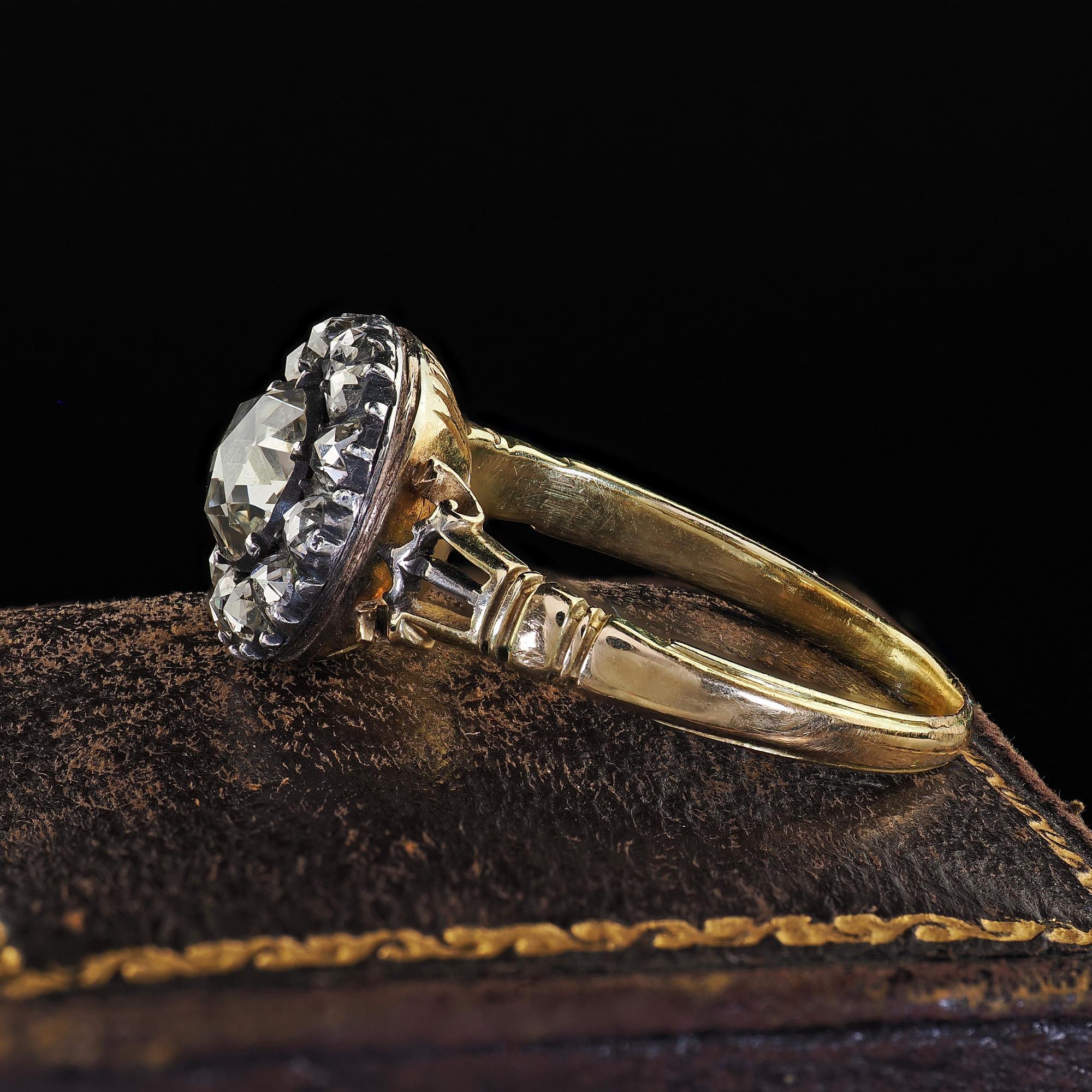 Antiker georgianischer Verlobungsring aus 18 Karat Gelbgold mit Diamant-Halo im Rosenschliff Damen