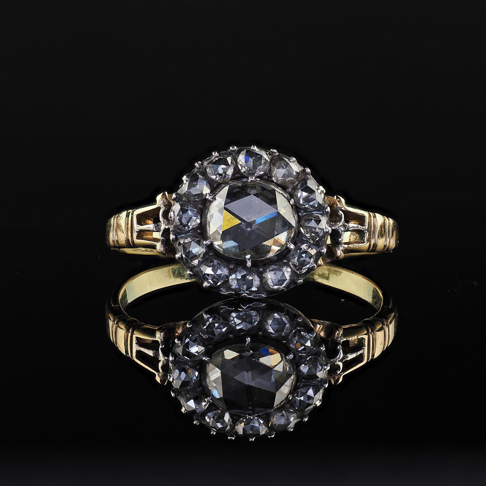 Antiker georgianischer Verlobungsring aus 18 Karat Gelbgold mit Diamant-Halo im Rosenschliff 3