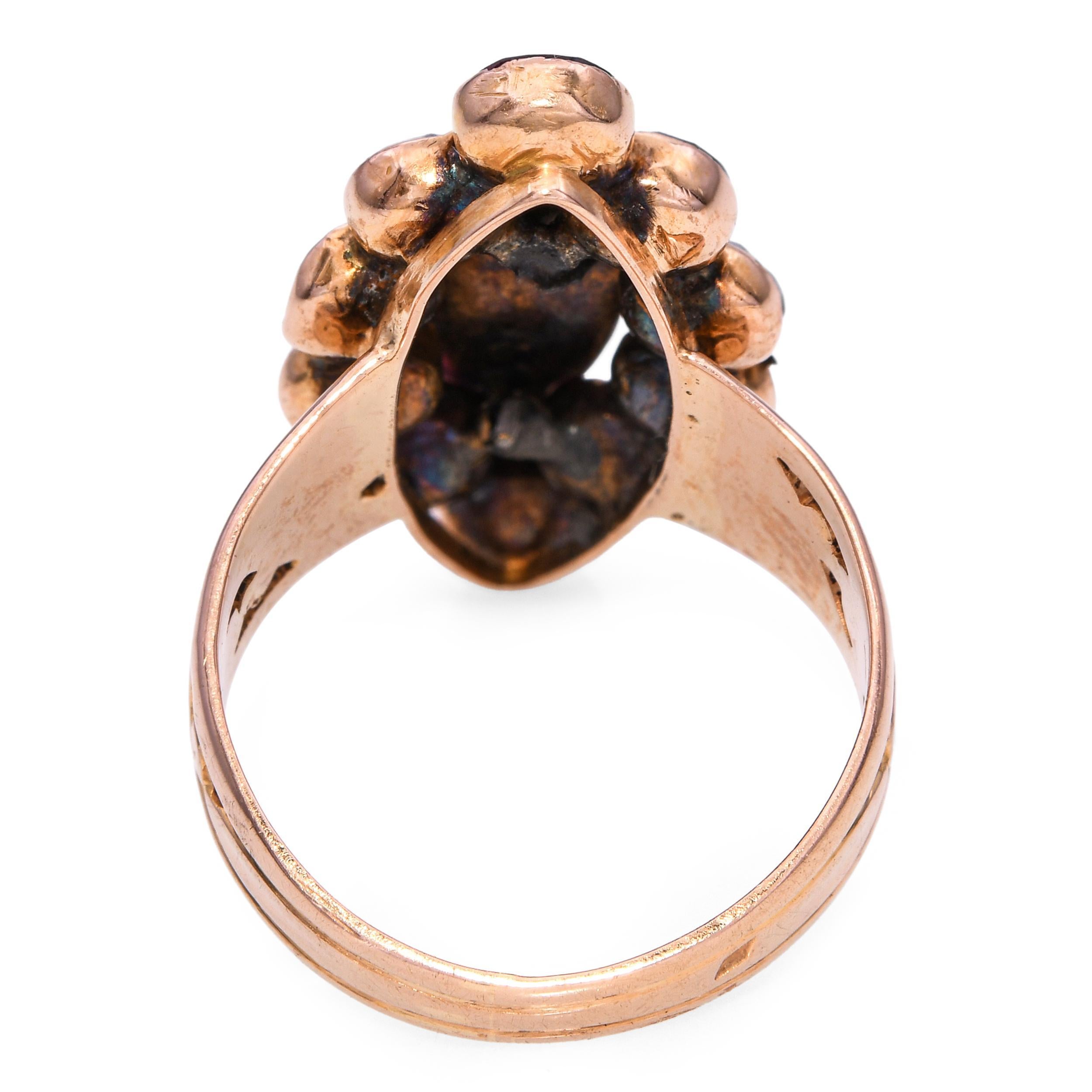 Bague géorgienne ancienne en or jaune 18 carats, grenat taillé en rose et navette en jade Bon état - En vente à New York, NY