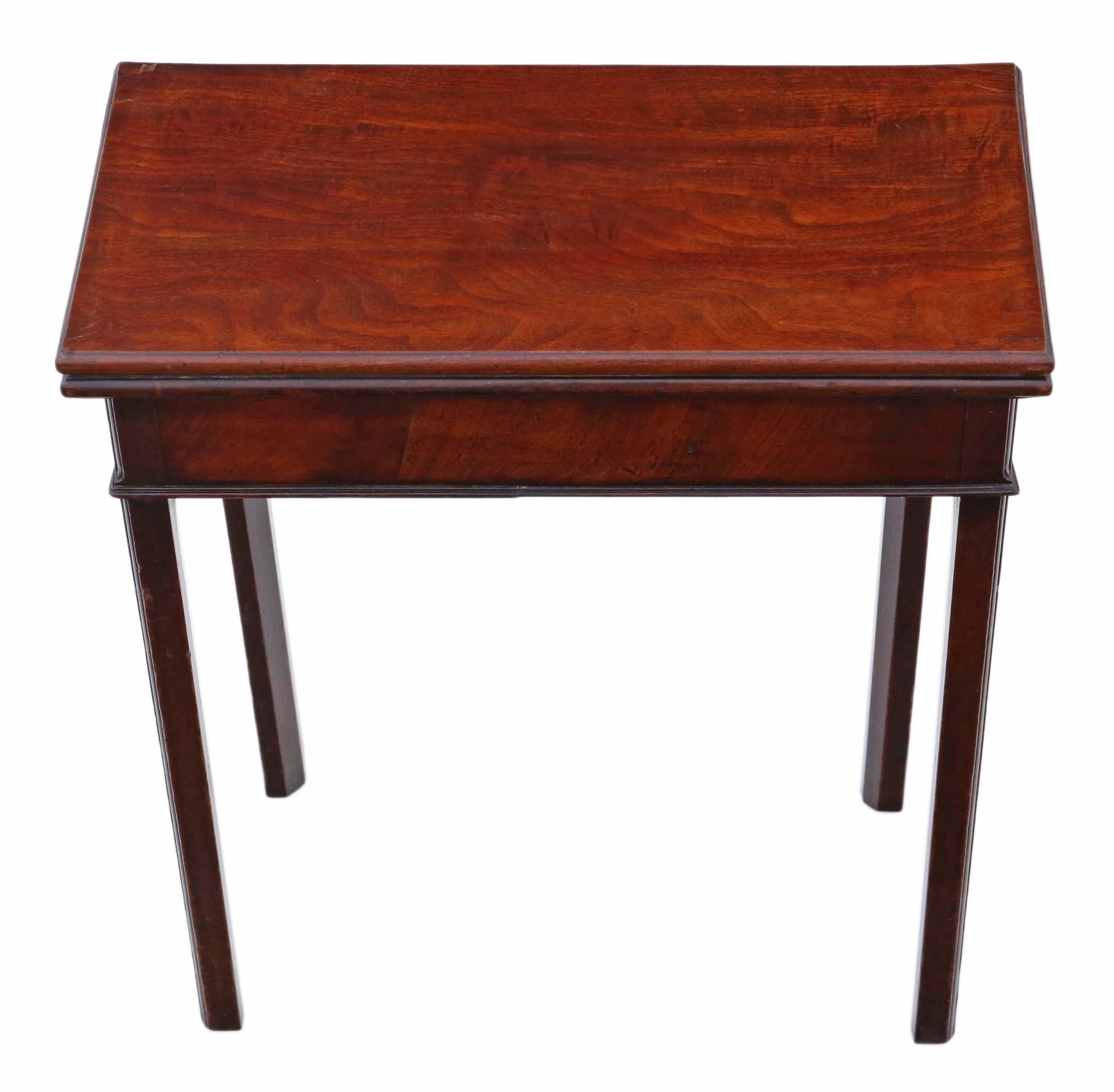 Antique quality Georgian 18th Century Cuban mahogany folding card tea console table. Lovely small compact dimensions.

No loose joints.

The table has a wonderful colour and patina.

Lovely age charm and character, would look amazing in the