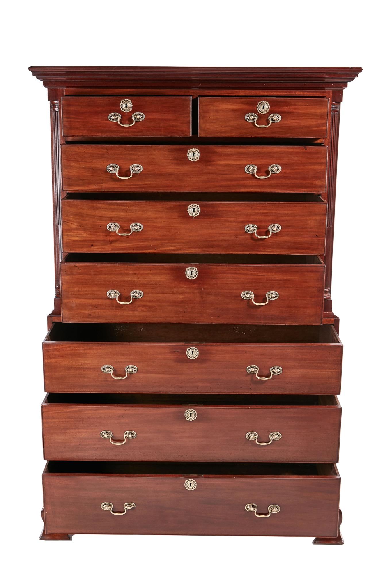 Antique Georgian 18th century mahogany chest on chest/tallboy having a moulded edge top above two short drawers and six long drawers beneath all oak lined with original handles. It boasts elegant reeded fluted columns and stands on original ogee