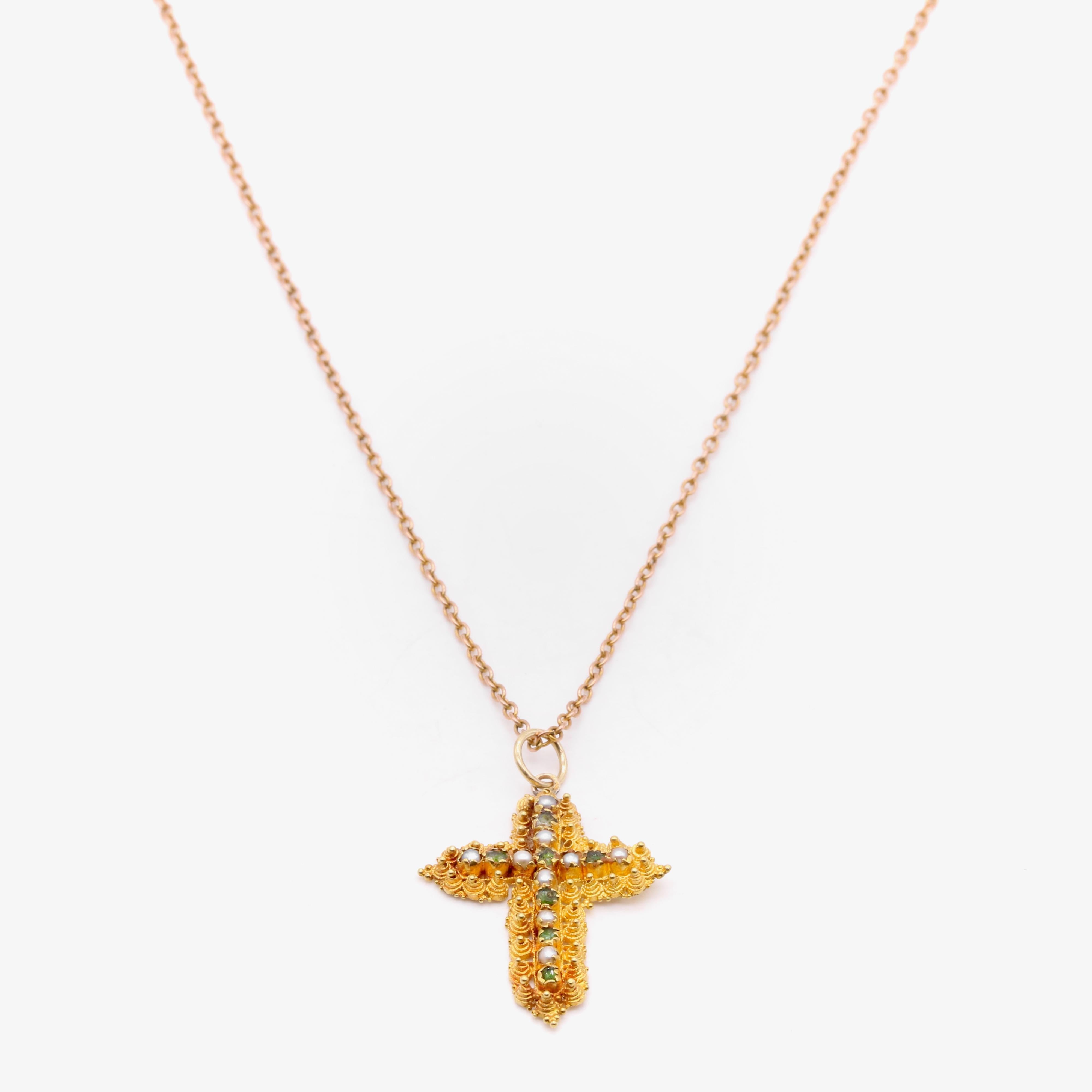 Pendentif croix géorgien ancien en or jaune 22 carats, émeraude et perle cannetille en vente 2