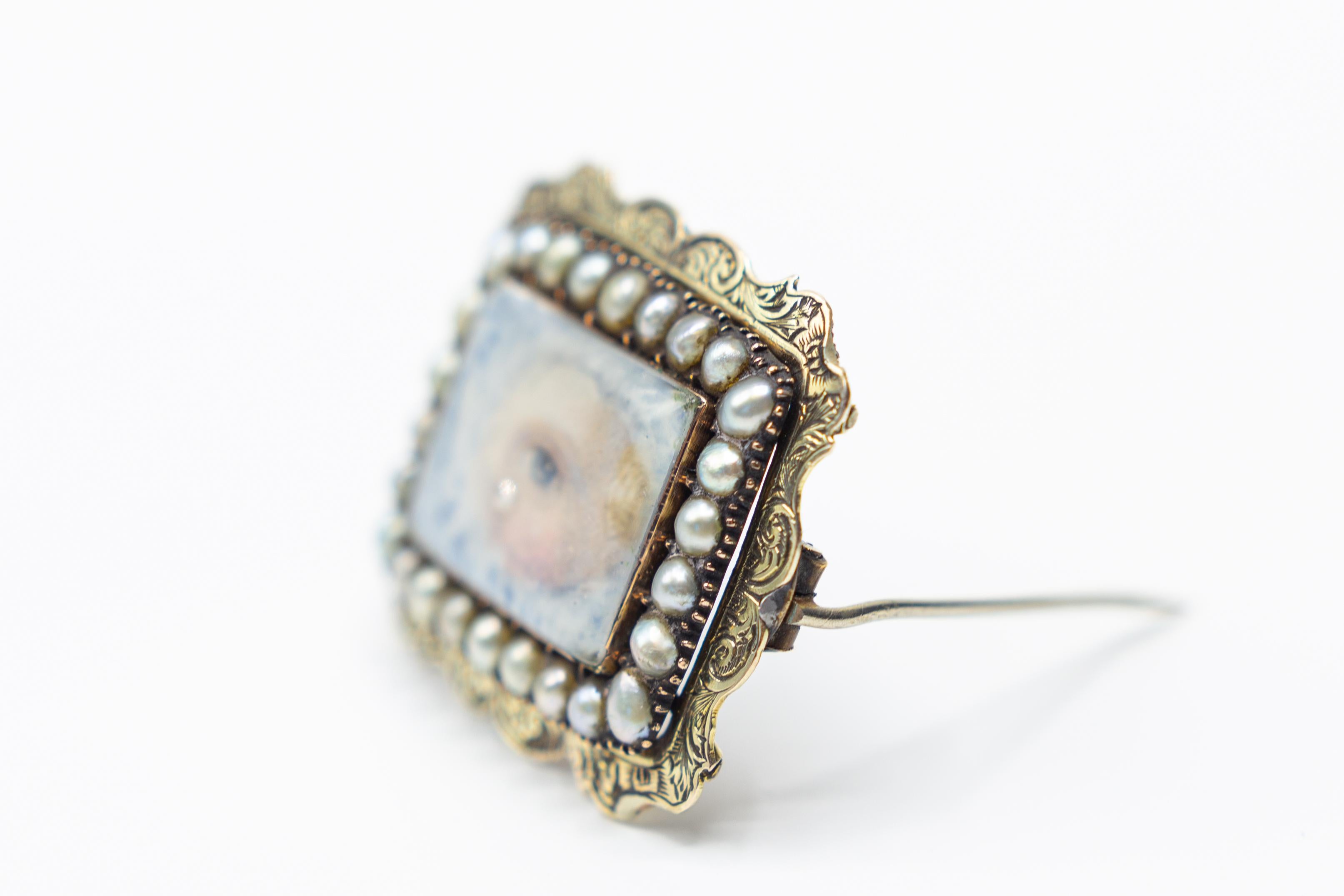 Women's or Men's Antique Georgian  9 Carat Gold Lovers Eye with a Tear Miniature Brooch For Sale