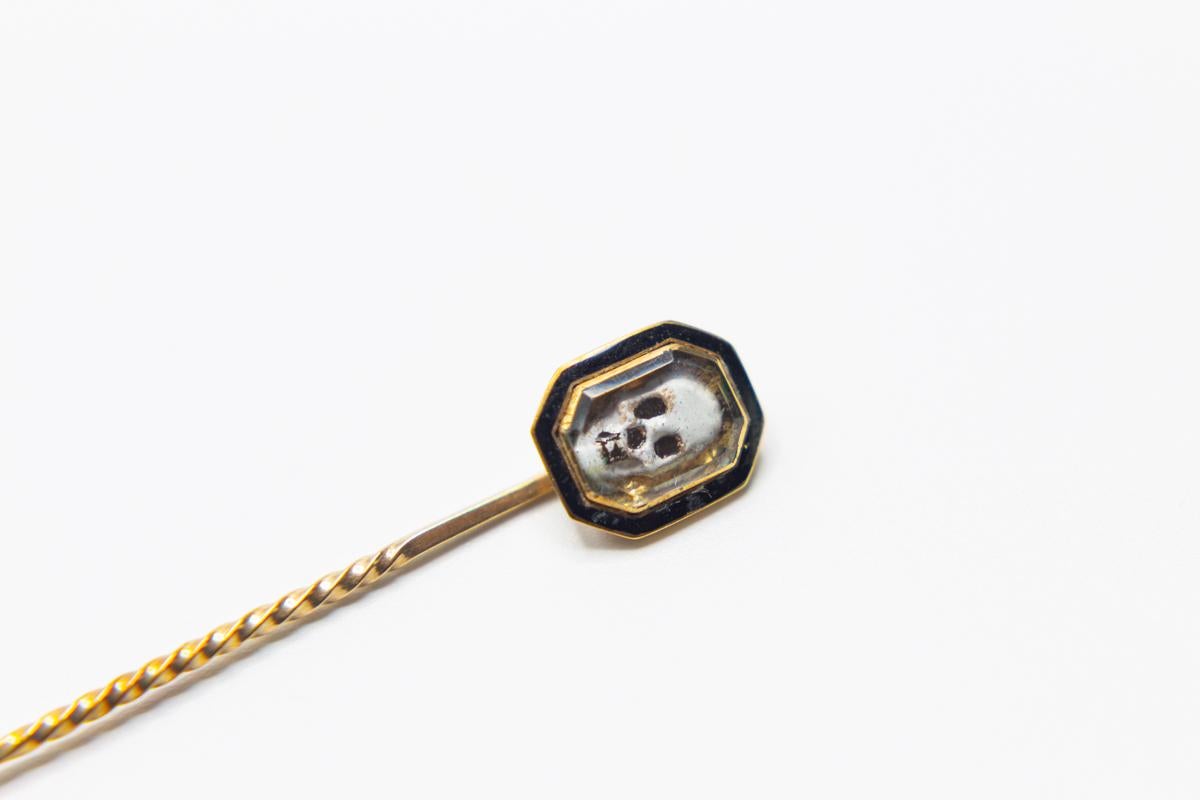 Antique Georgian 9k gold Momento Mori skull mourning stick pin. This is a stunning piece set with a small enamel skull with a gold back. Please note there are no hallmarks on this item which is not unusual for its period. This item has been fully