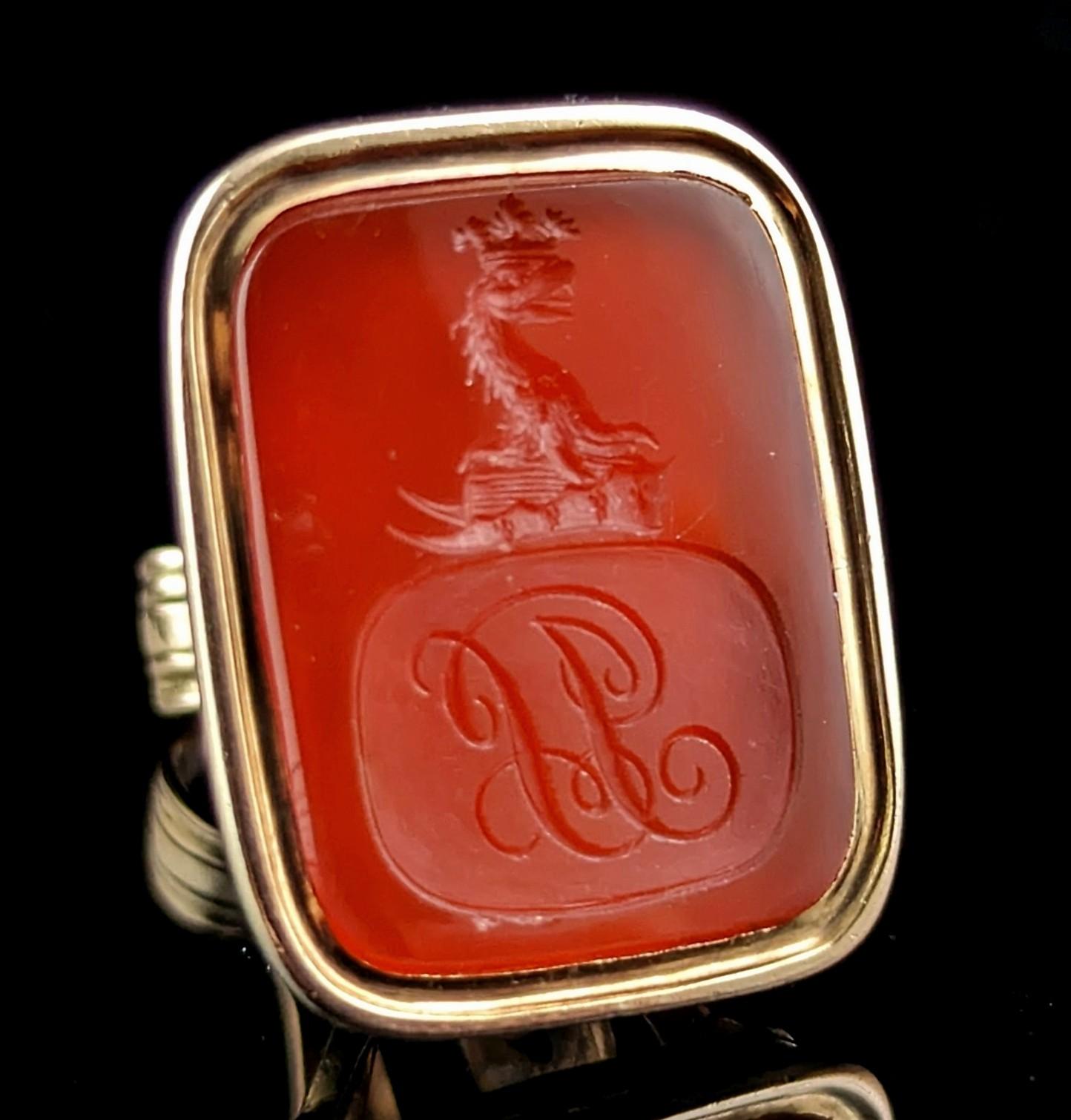 Antique Georgian 9k gold seal fob pendant, Carnelian, Heraldic  For Sale 5
