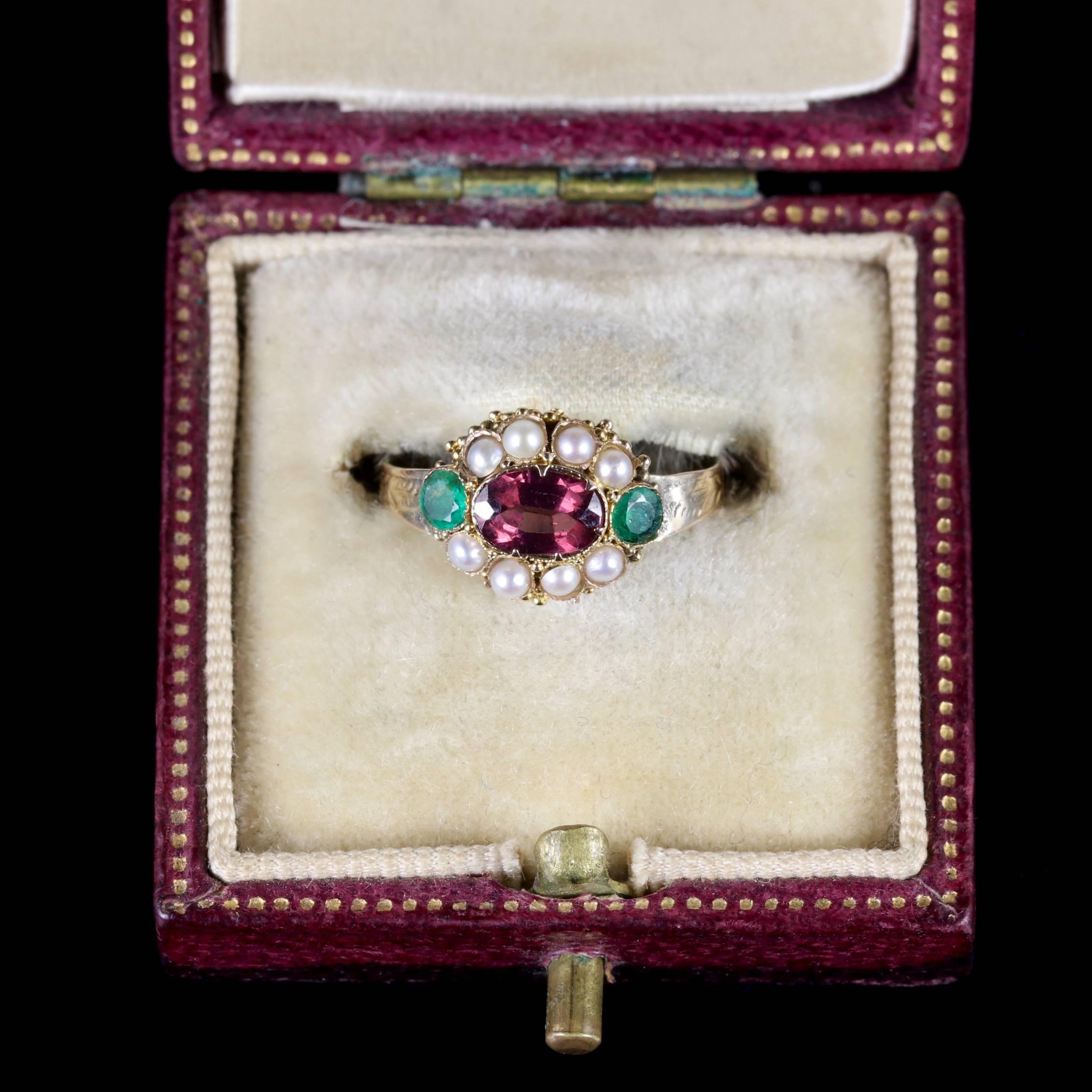 Antique Georgian Almandine Garnet Emerald Pearl Ring 18 Carat Gold, circa 1800 2