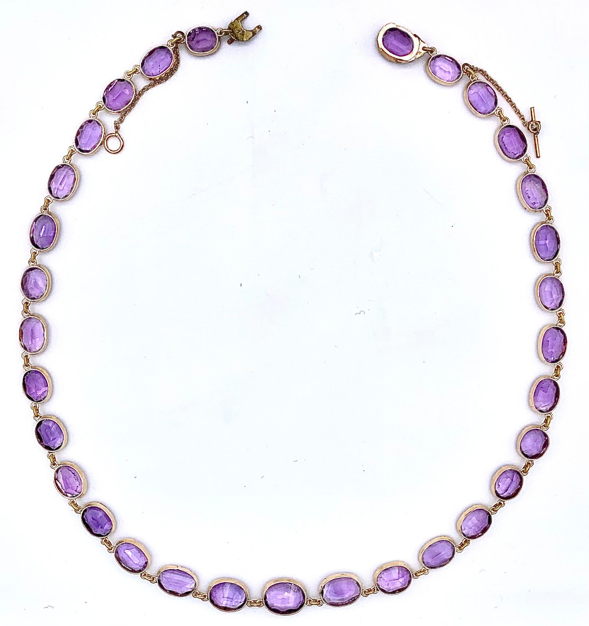 Thirty-one lilac coloured oval facetted amethysts are mounted in 14 karat gold open back settings. One amethyst is mounted as a clasp. The largest amethyst measures 1.2 x 1 cm.

The necklace comes with 4 amethysts in identical settings, they could