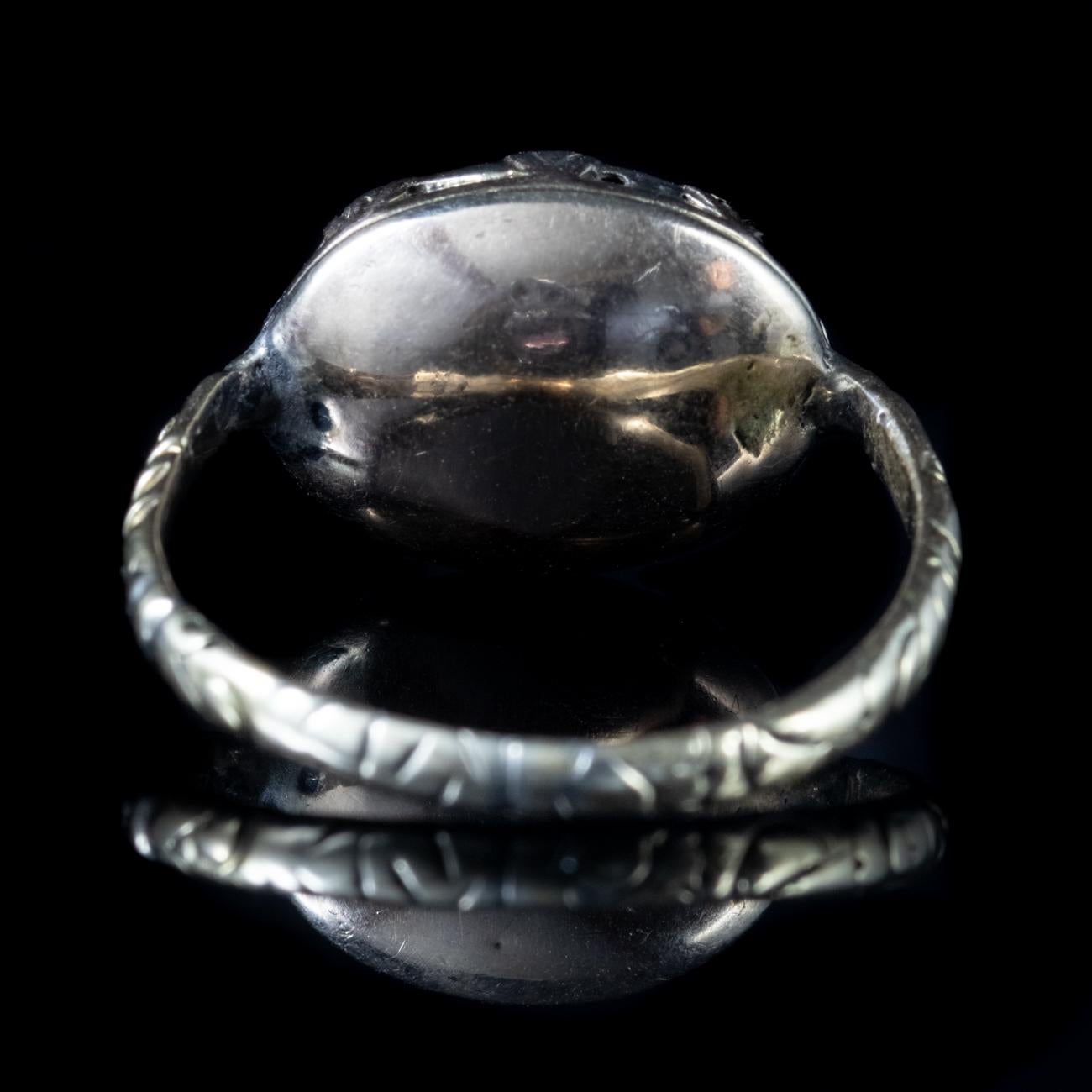 Women's or Men's Antique Georgian Amethyst Ring 18 Carat Gold, circa 1780 For Sale