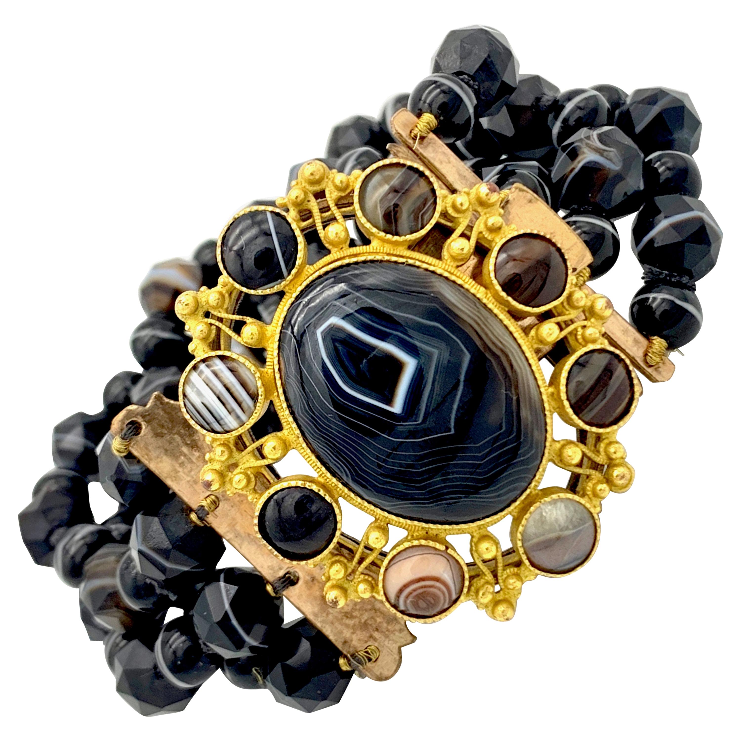 Antique Georgian Banded Agate Sardonyx Beads Bracelet Metal Pinchbeek Clasp For Sale