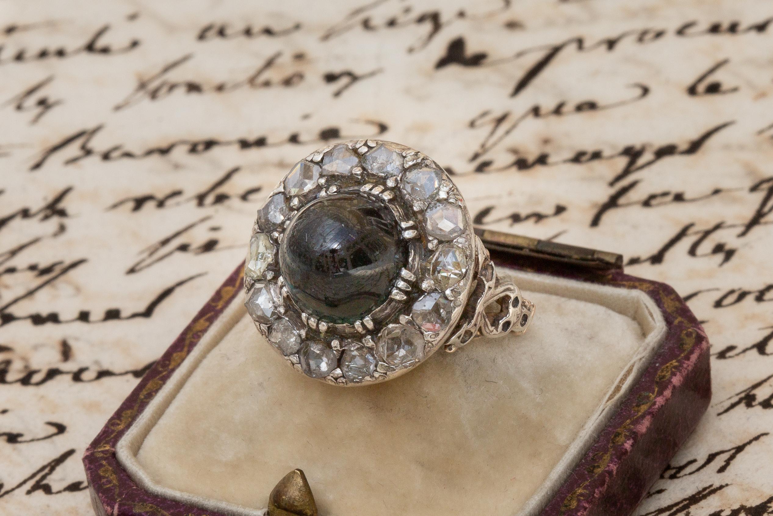 Antiker georgianischer Gold-Cluster-Ring mit zweifarbigem grünem Saphir und Diamant im Rosenschliff (Georgian)