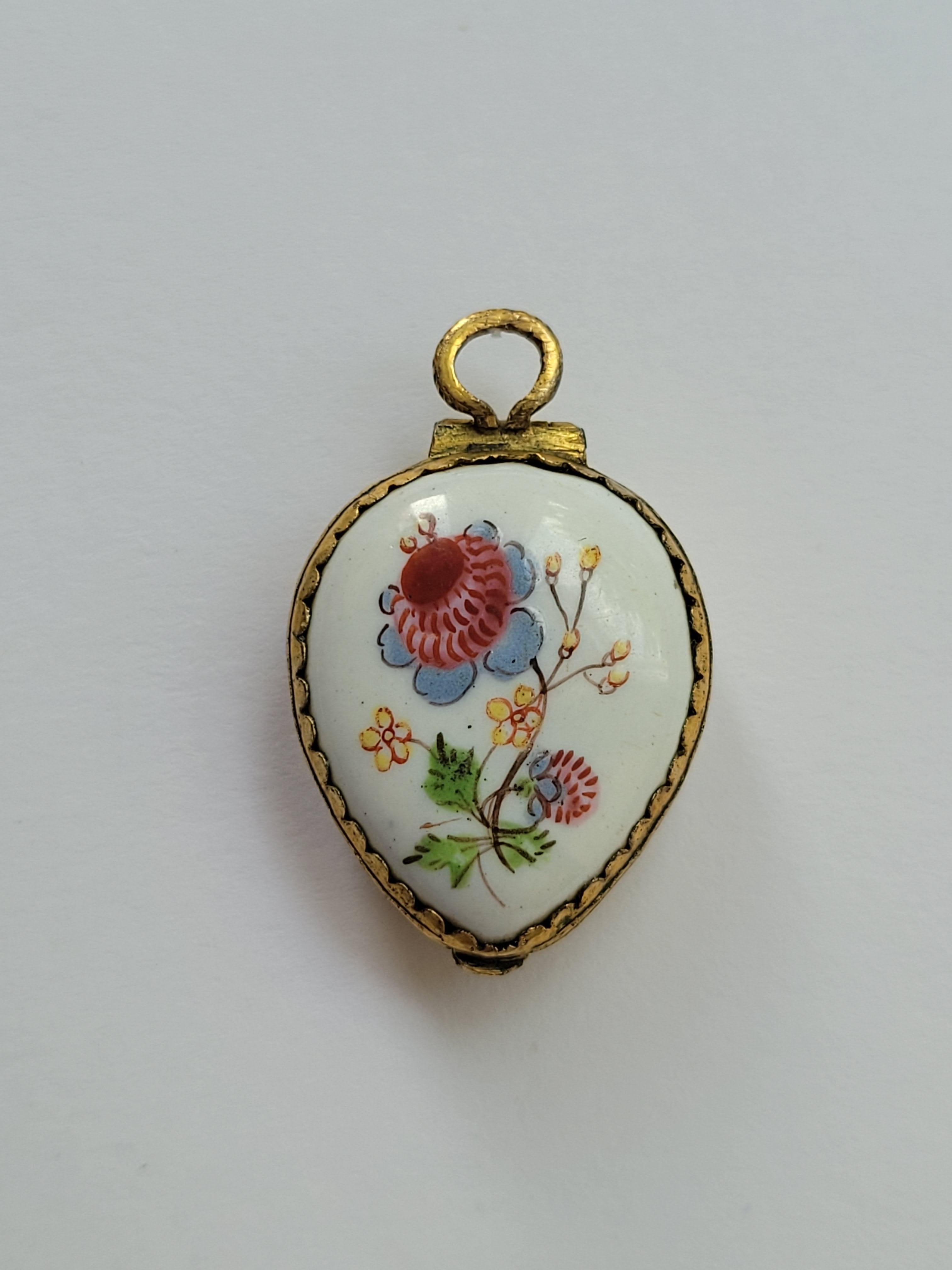 Antique Georgian Bilston Battersea Heart locket pendant For Sale 2