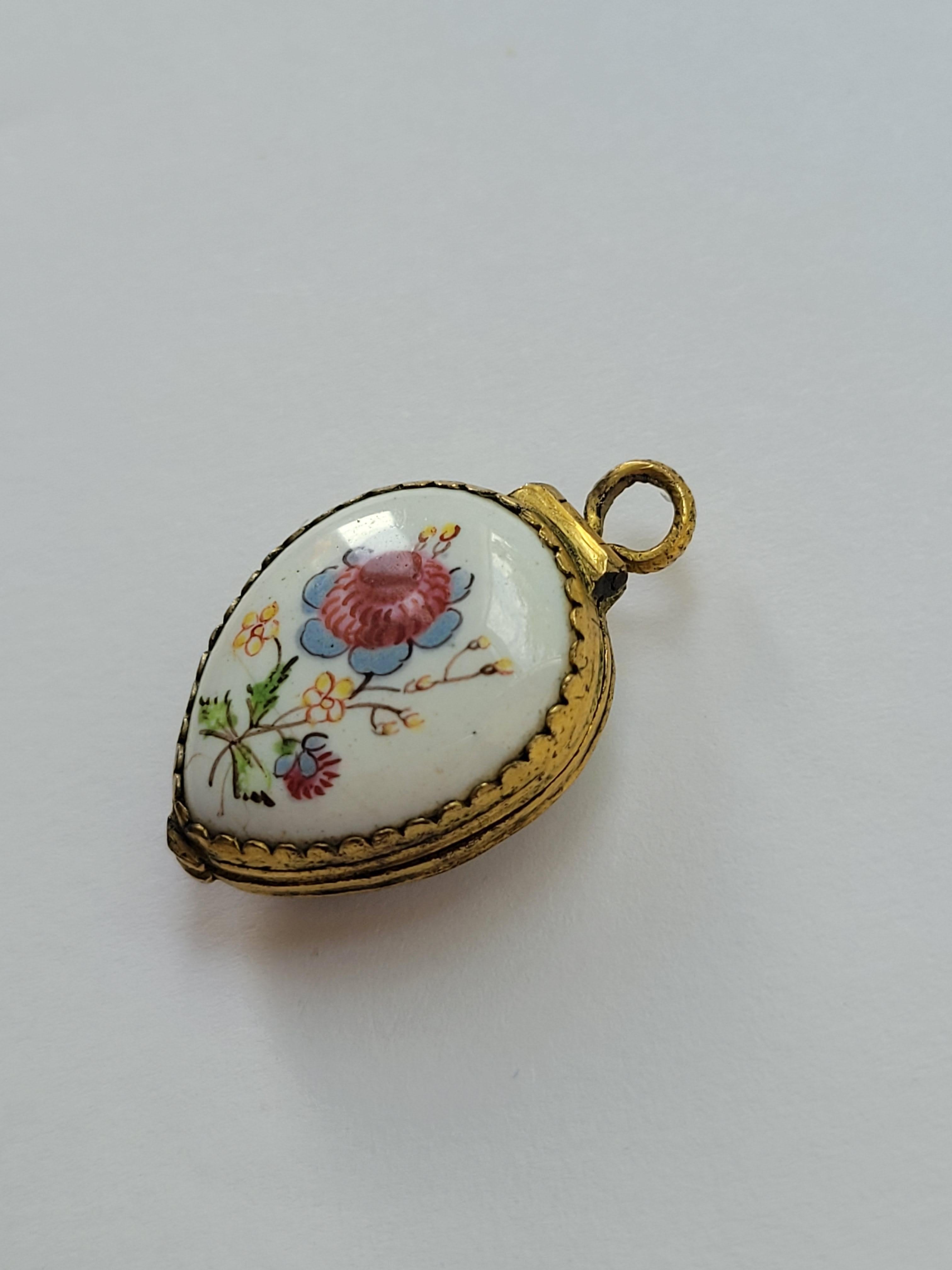 Antique Georgian Bilston Battersea Heart locket pendant For Sale 3