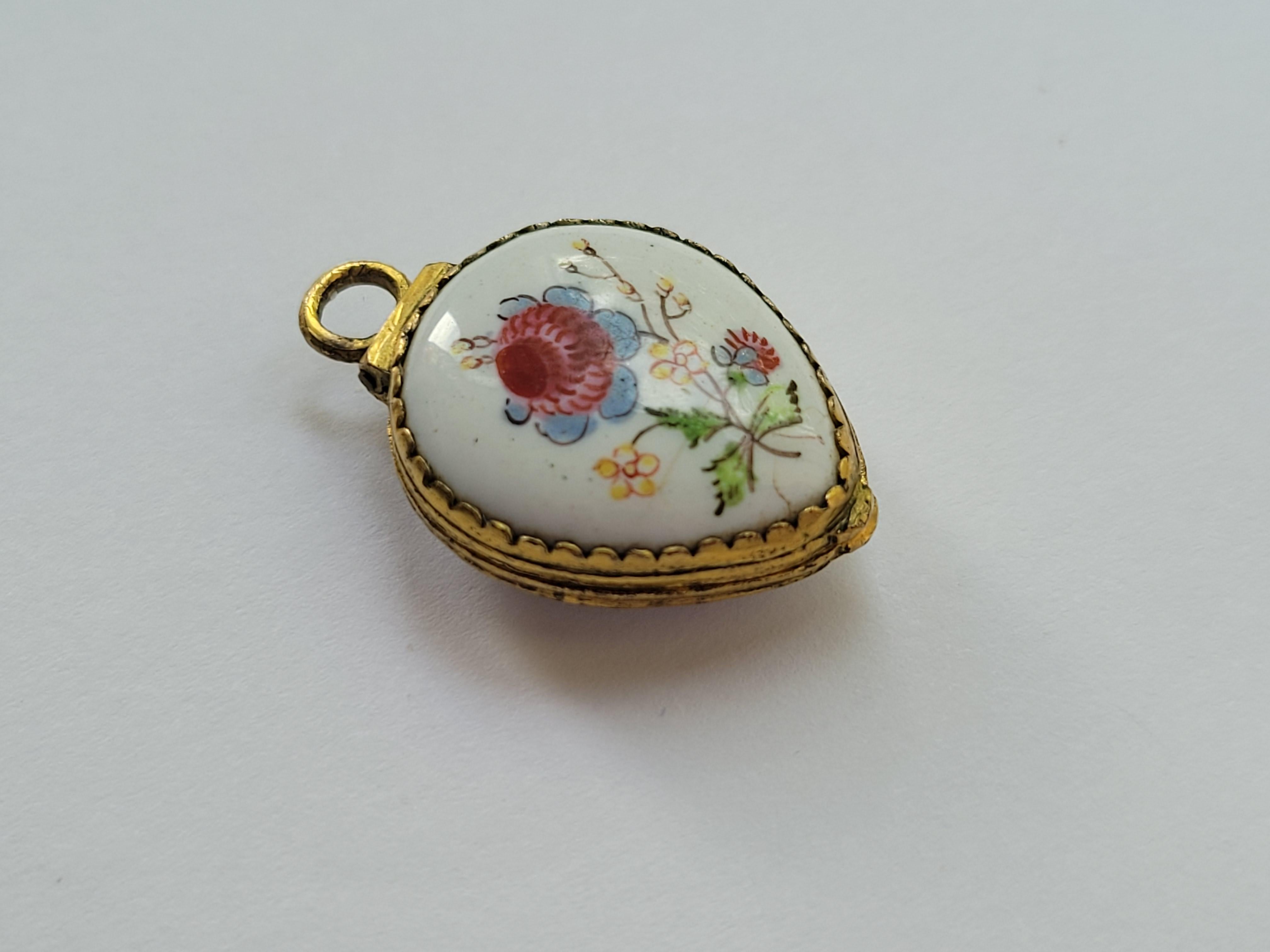 Antique Georgian Bilston Battersea Heart locket pendant For Sale 4