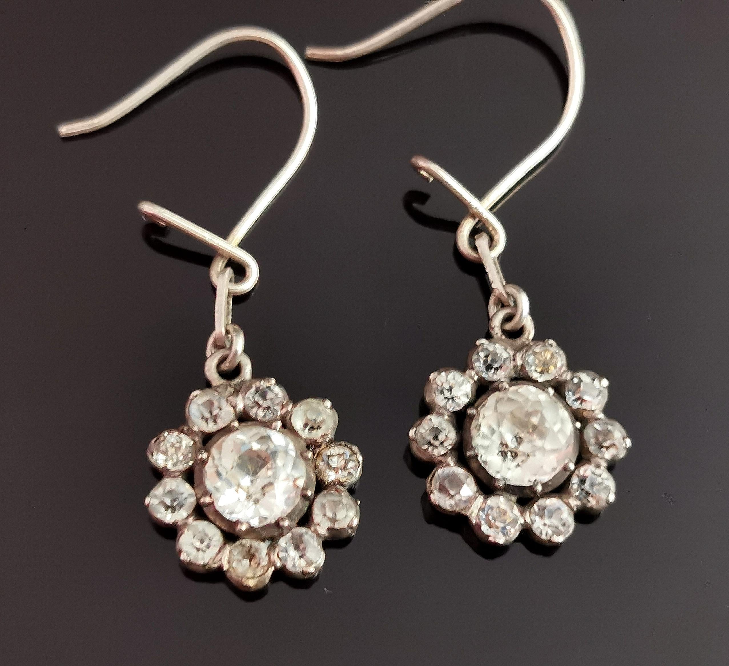 A beautiful pair of Antique, late Georgian era black dot paste flower earrings.

Sweet little flowers, set with clear paste stones all in a closed back sterling silver collet setting.

They have silver latch back ear wire fasteners, these are a