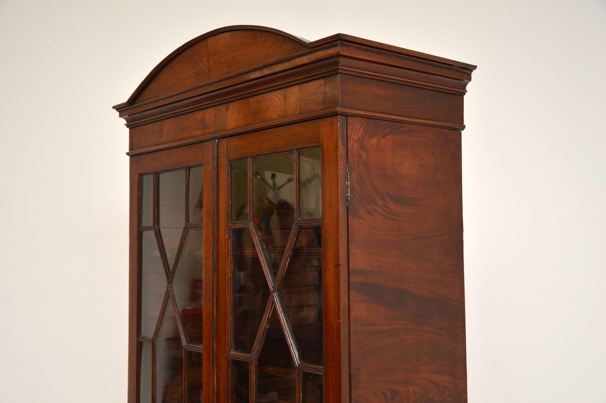 18th Century Antique Georgian Bookcase / Drinks Cabinet