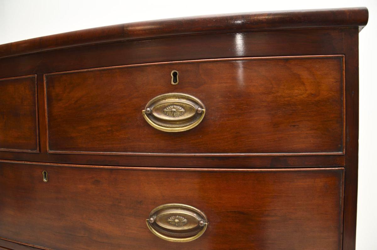 Antique Georgian Bow Fronted Chest of Drawers For Sale 3