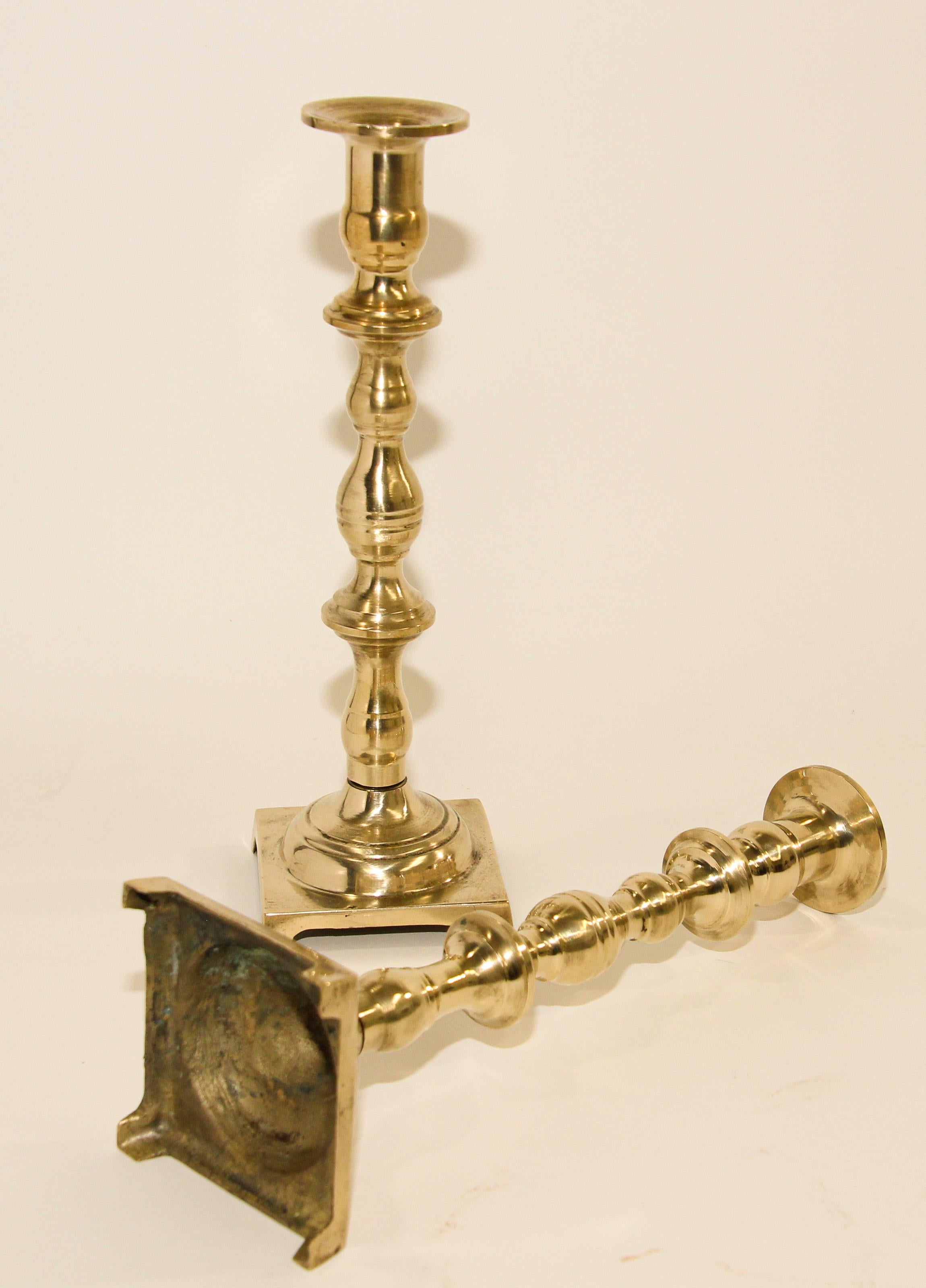 Antique Georgian Brass Candlesticks with Square Base a Pair In Good Condition For Sale In North Hollywood, CA
