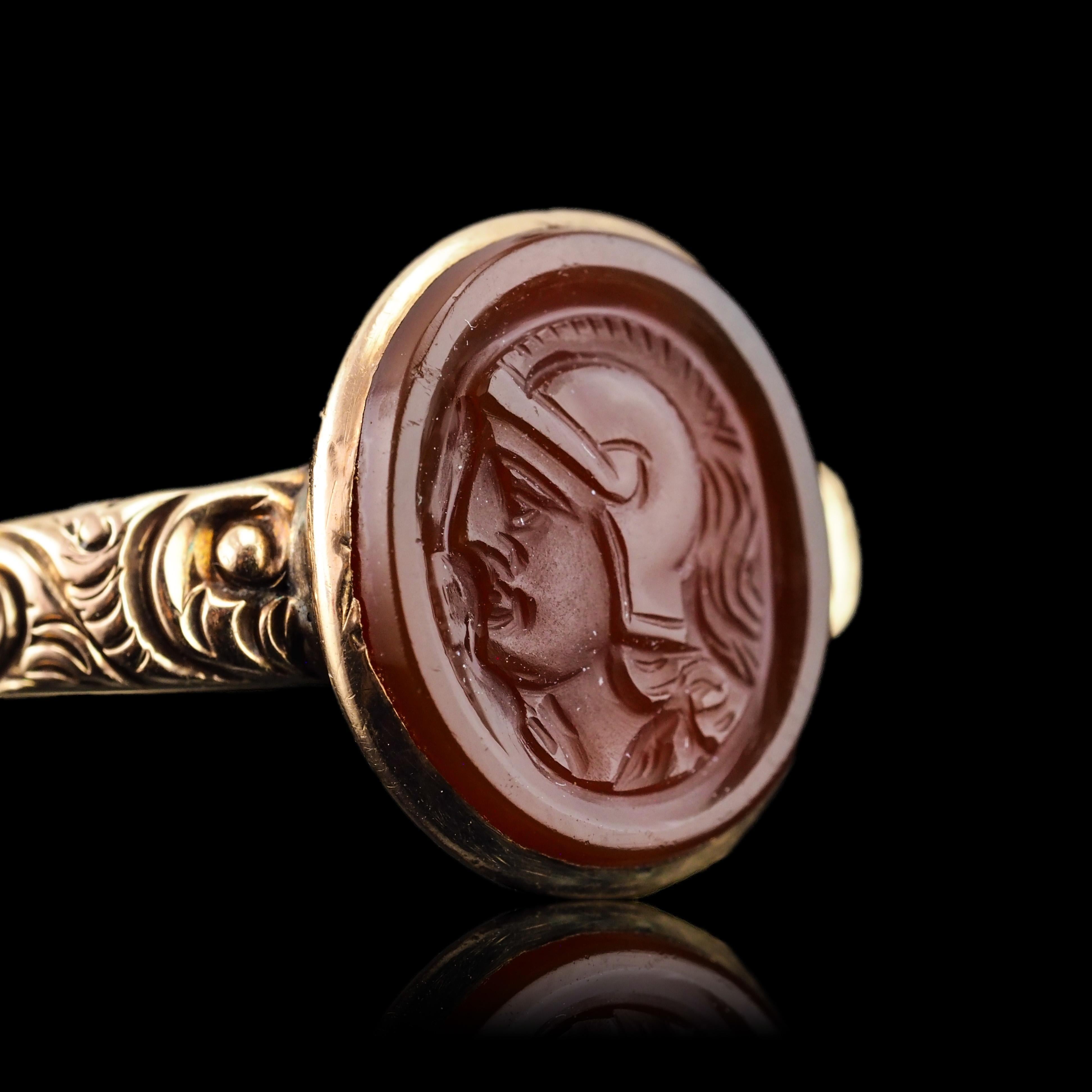 Donna Antico anello cammeo georgiano in oro 10K con incisione di un soldato romano - C.C. 1820 in vendita