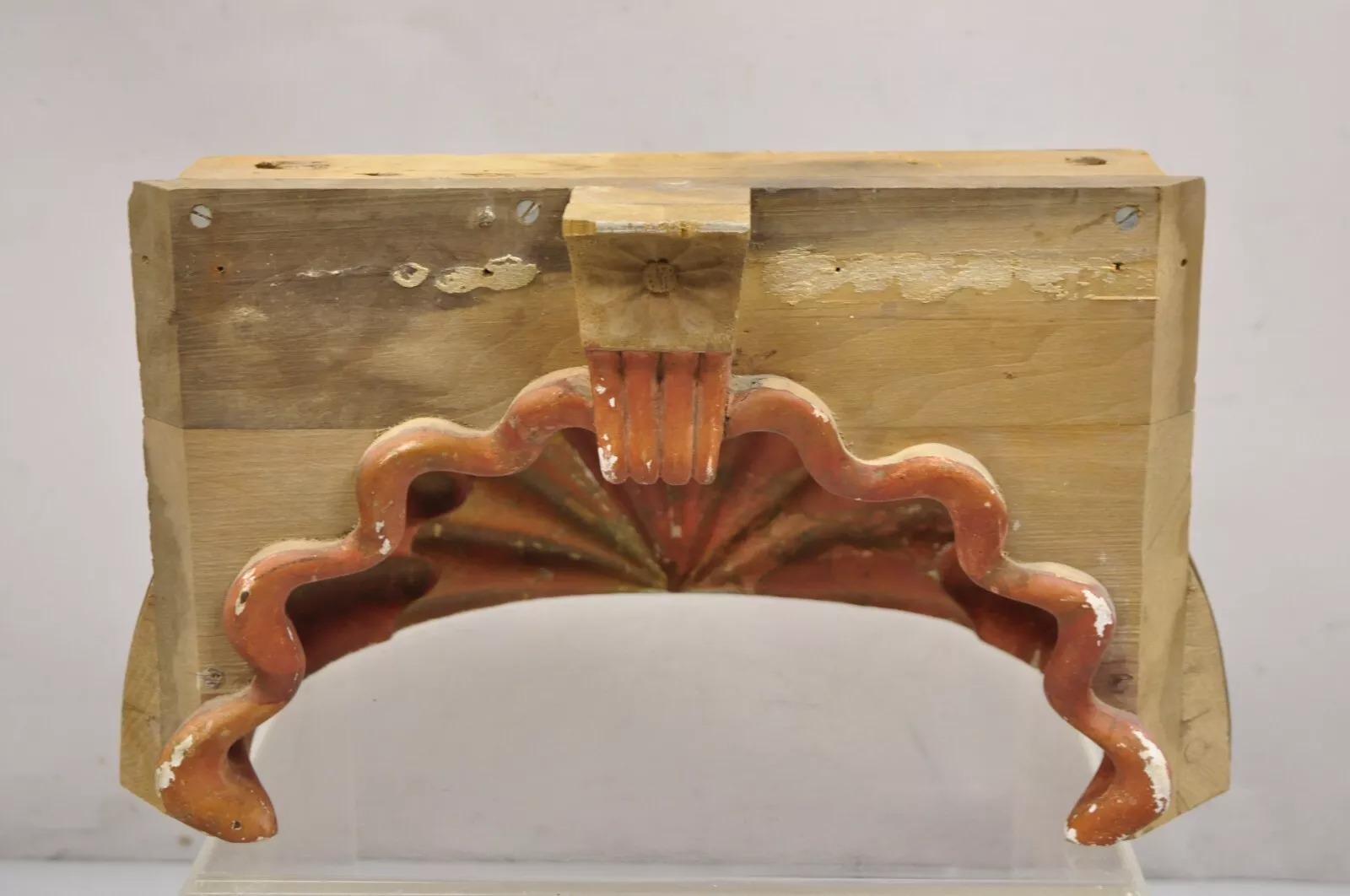 Antique Georgian Carved Wood Clam Shell Pediment Salvage Architectural Element In Good Condition For Sale In Philadelphia, PA