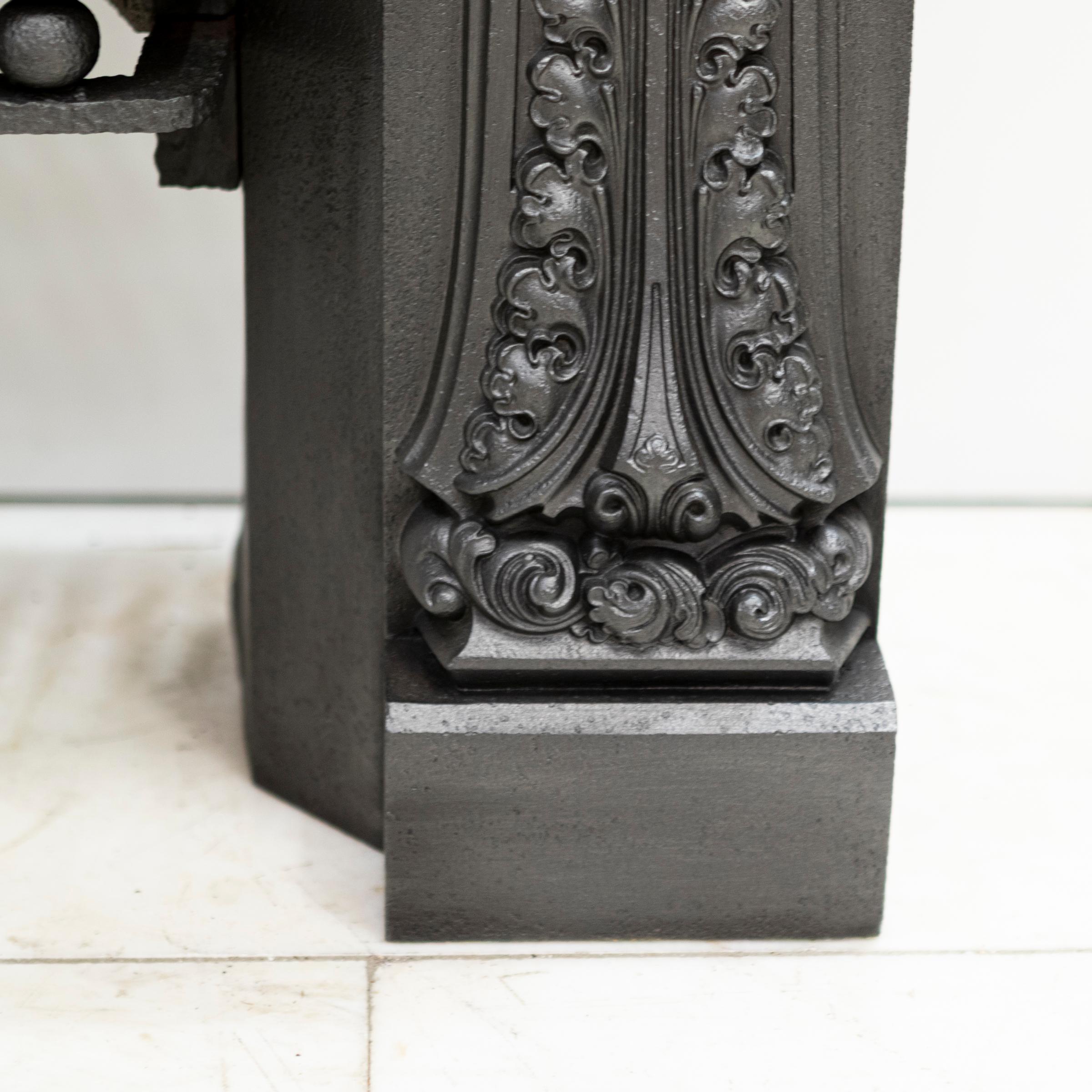 Antique Georgian Cast Iron Hob Grate For Sale 8