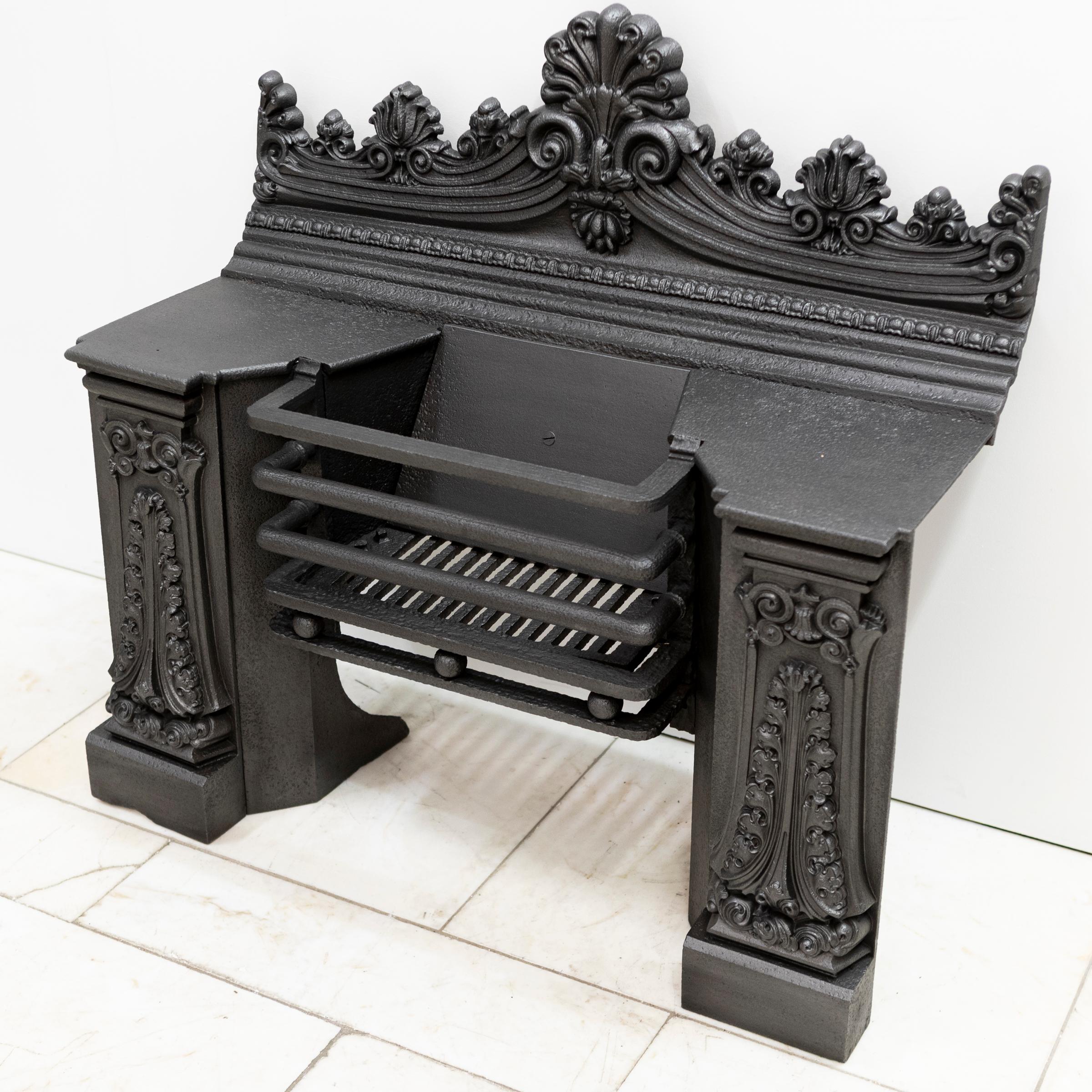 Antique Georgian Cast Iron Hob Grate For Sale 1