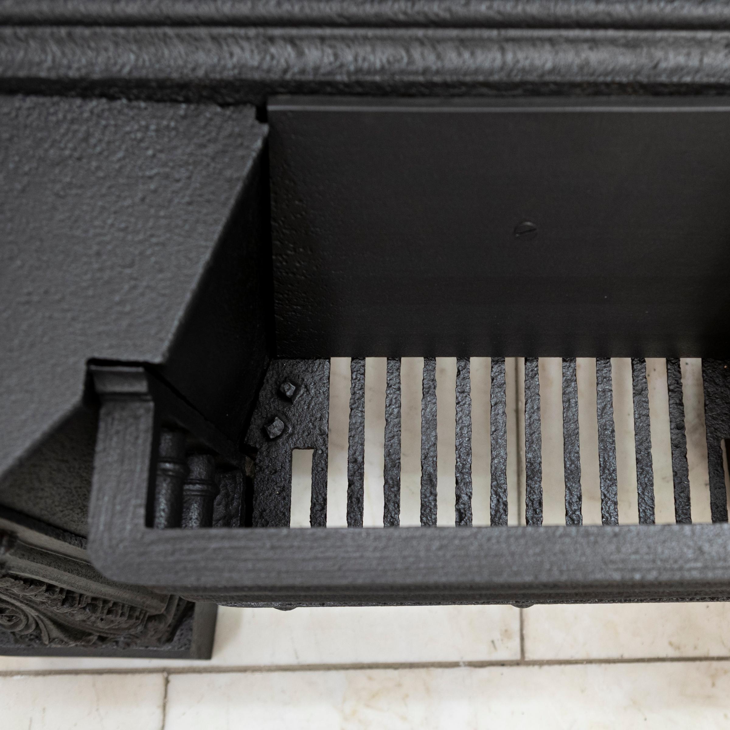 Antique Georgian Cast Iron Hob Grate For Sale 4