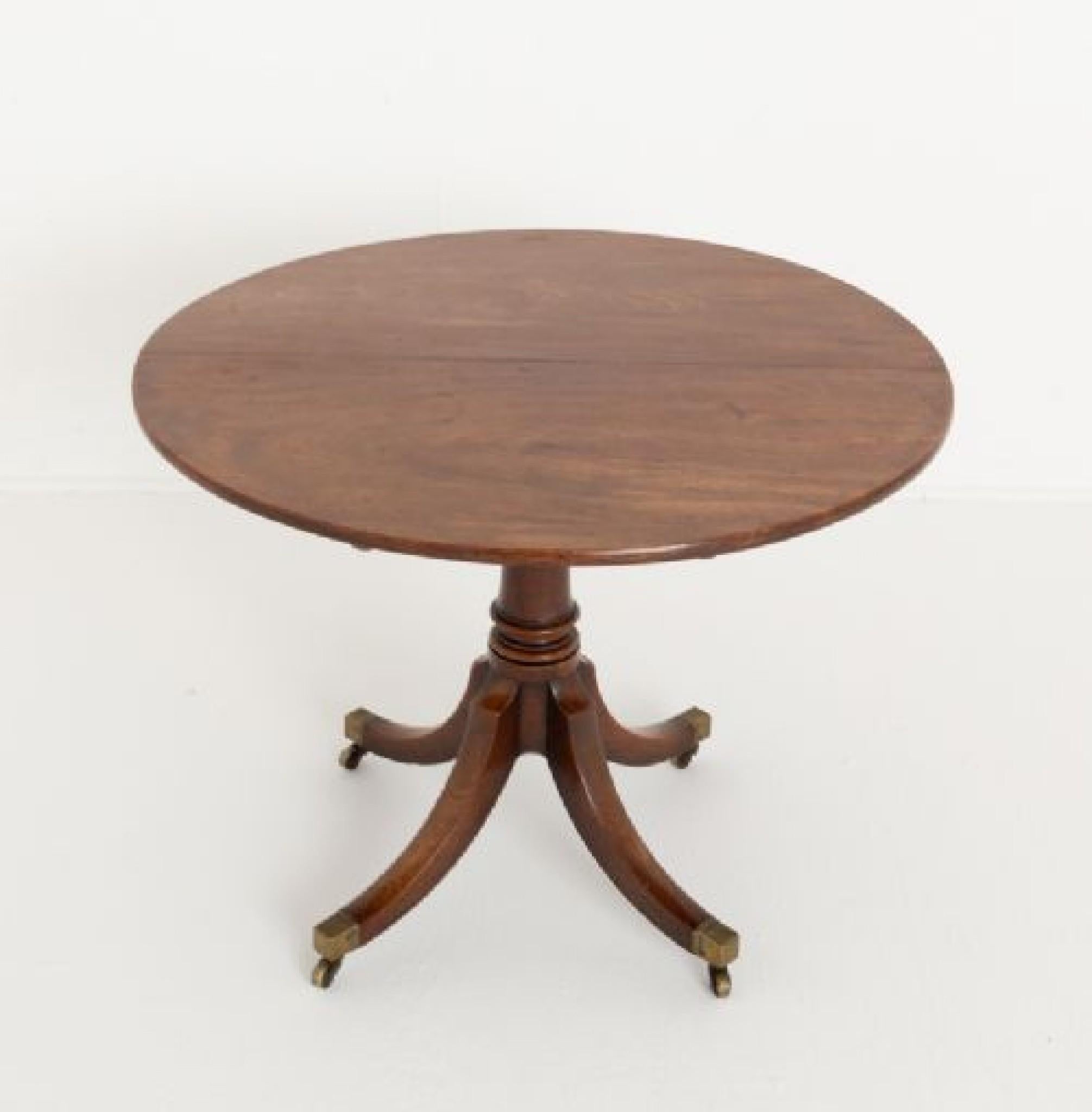 Table centrale géorgienne ancienne en acajou Bon état - En vente à Potters Bar, GB
