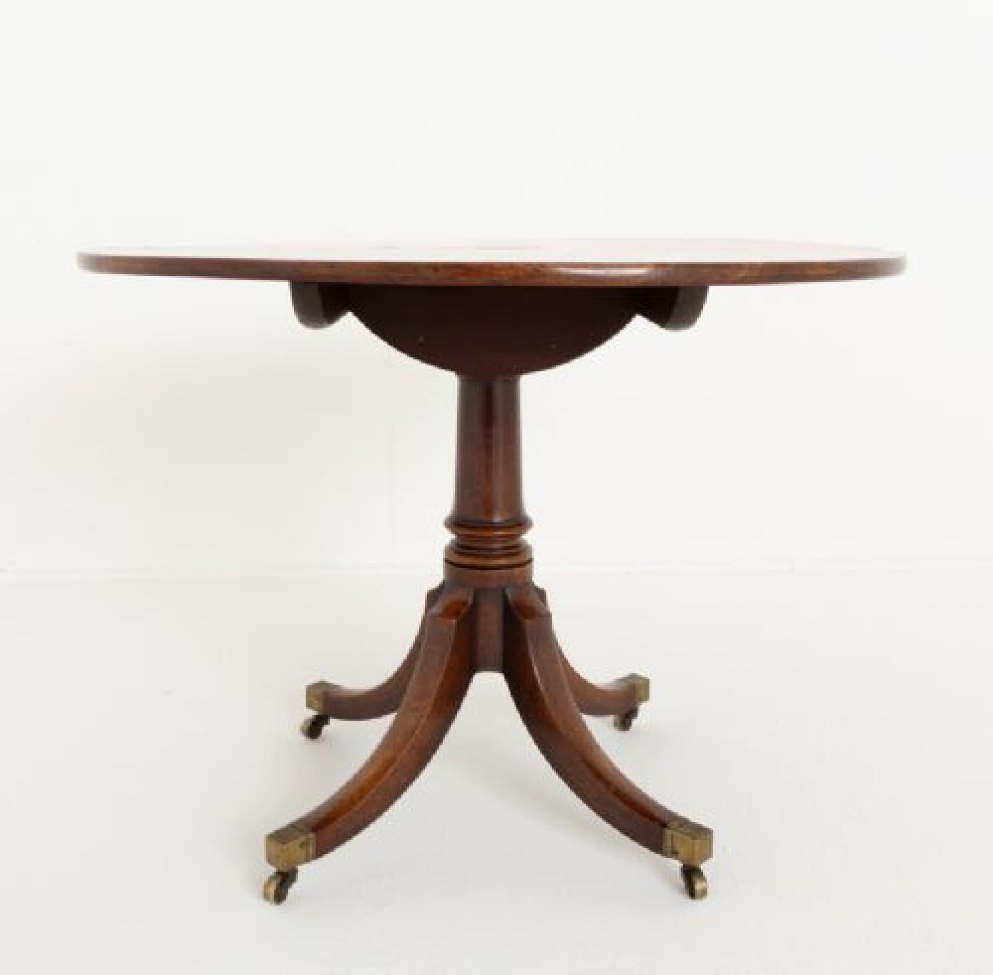 Fin du 20e siècle Table centrale géorgienne ancienne en acajou en vente