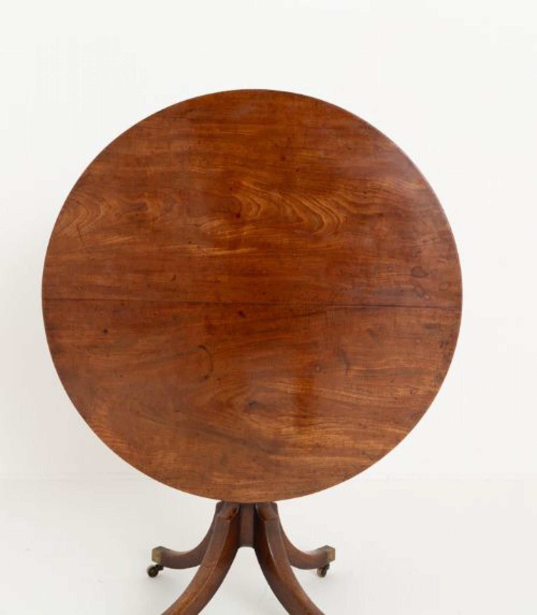 Table centrale géorgienne ancienne en acajou en vente 1