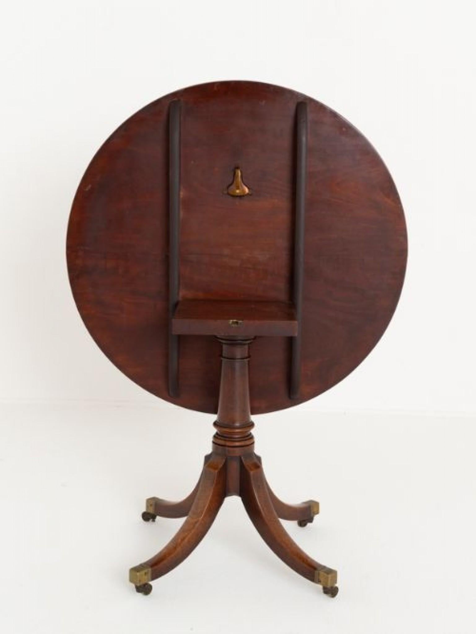Table centrale géorgienne ancienne en acajou en vente 2