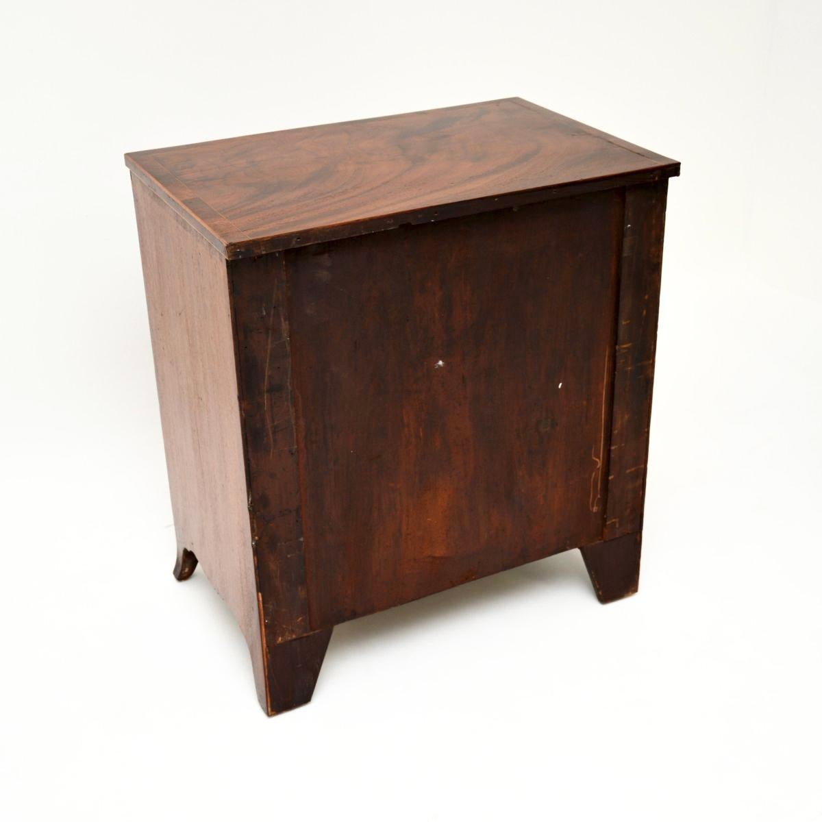 Legno Antico cassettone georgiano in vendita