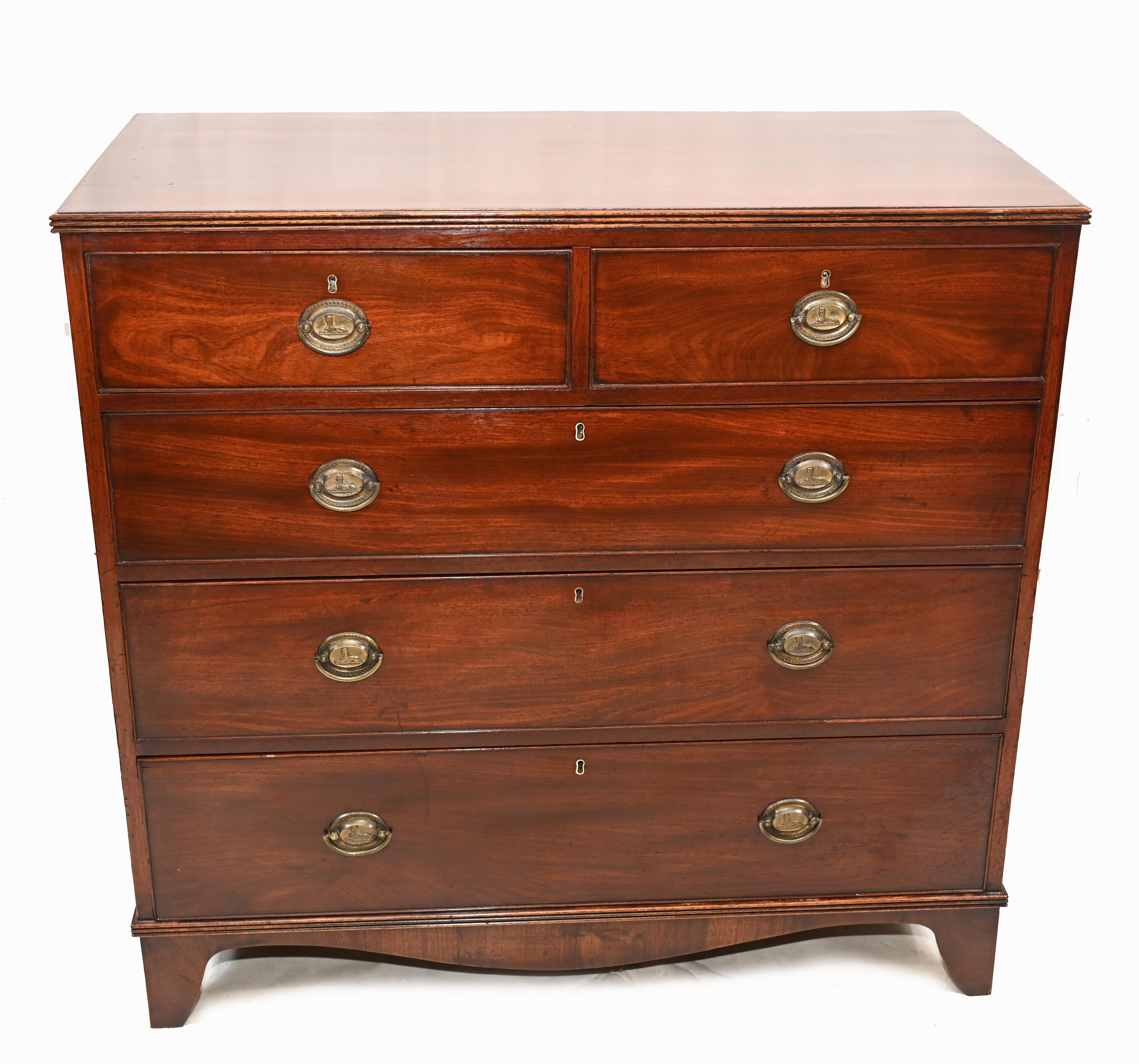 Charming Georgian chest of drawers in mahogany
Clean and simple design in the Hepplewhite manner
Circa 1810 on this fine piece of elegant English furniture
Great patina to the wood, I bet this piece could tell some stories
Some of our items are in