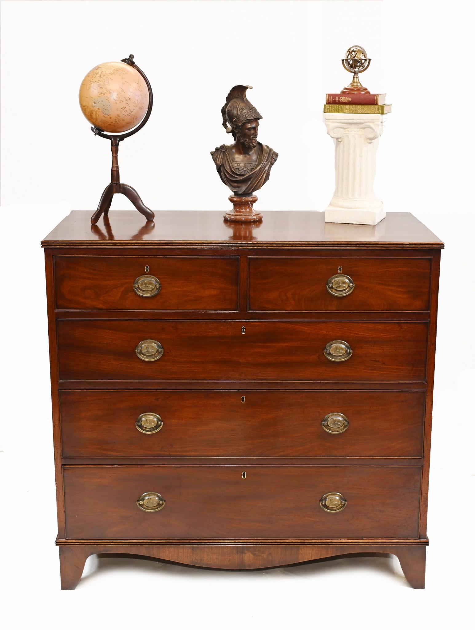 Antique Georgian Chest of Drawers Mahogany Hepplewhite In Good Condition For Sale In Potters Bar, GB