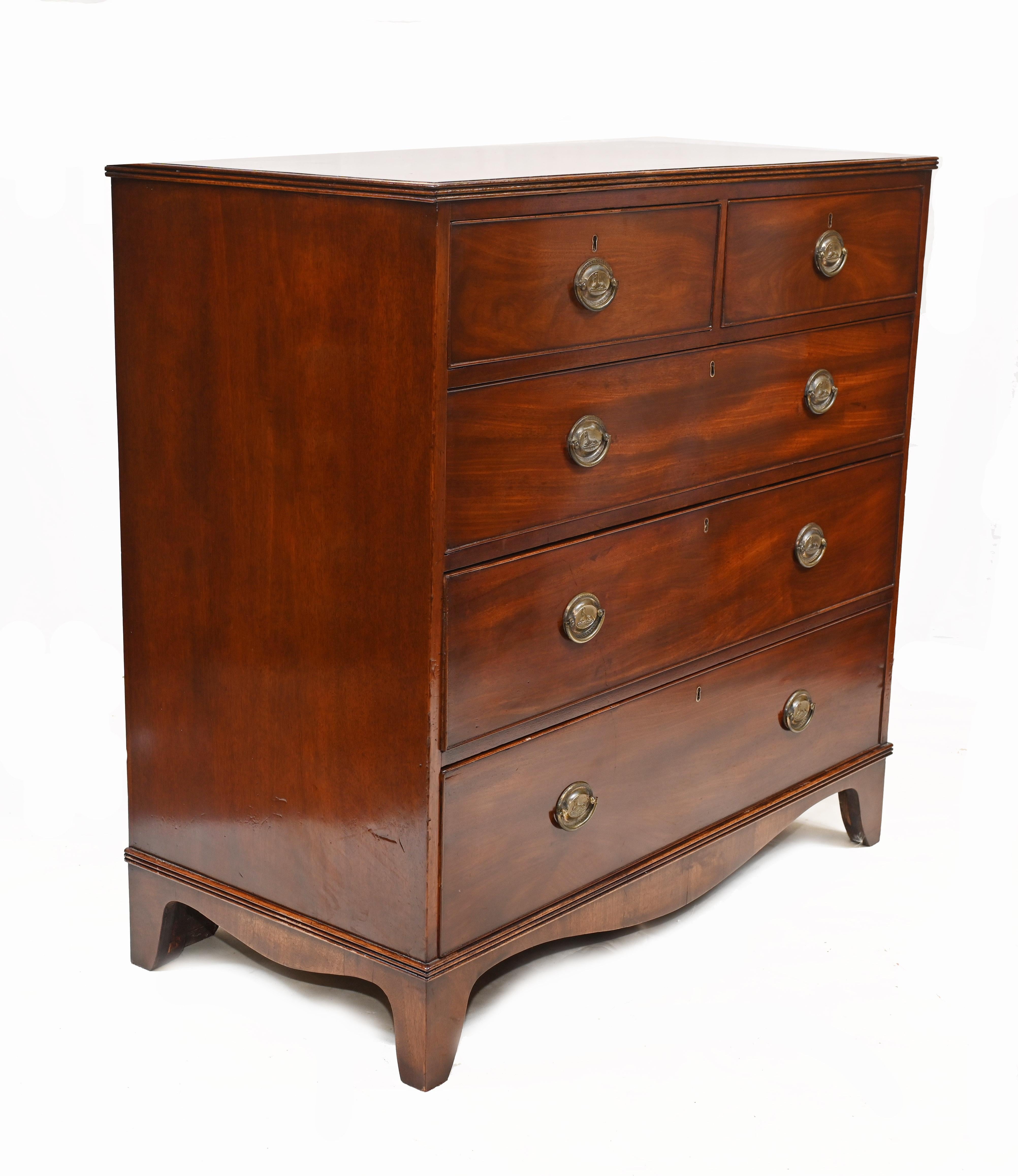 Antique Georgian Chest of Drawers Mahogany Hepplewhite In Good Condition For Sale In Potters Bar, GB
