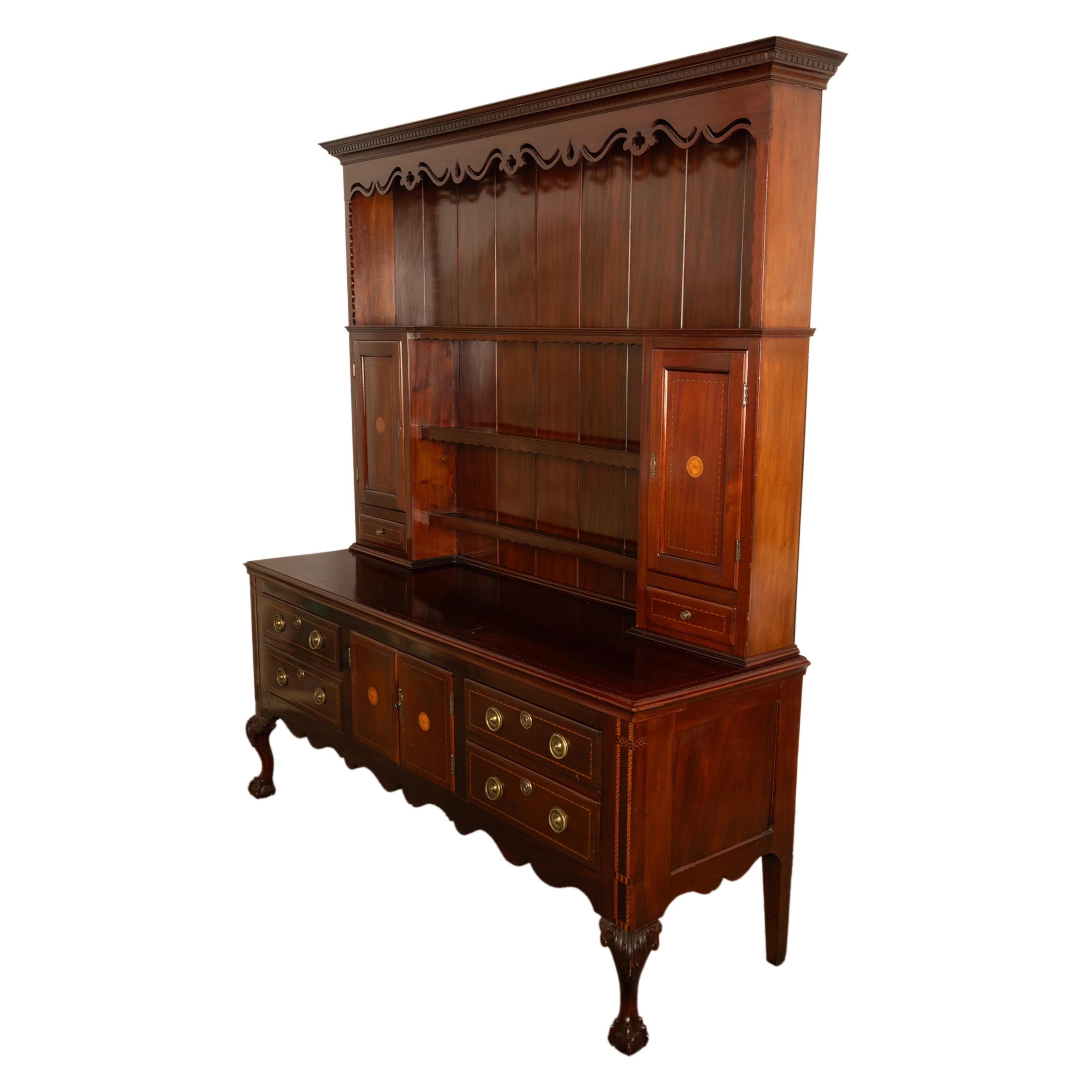Antigua cómoda georgiana Chippendale de caoba tallada con incrustaciones Estante para platos 1790 en venta 3