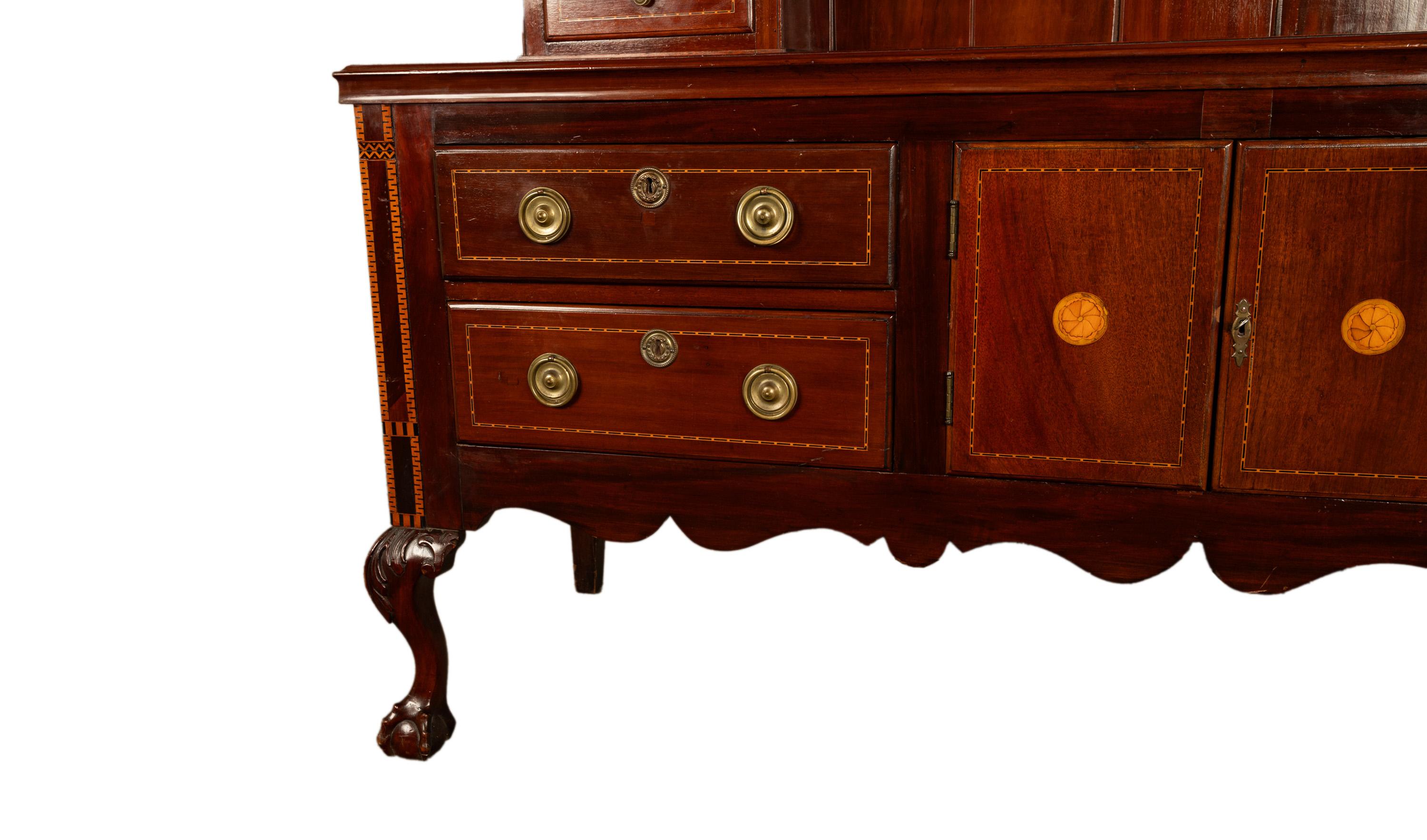 Antigua cómoda georgiana Chippendale de caoba tallada con incrustaciones Estante para platos 1790 en venta 8
