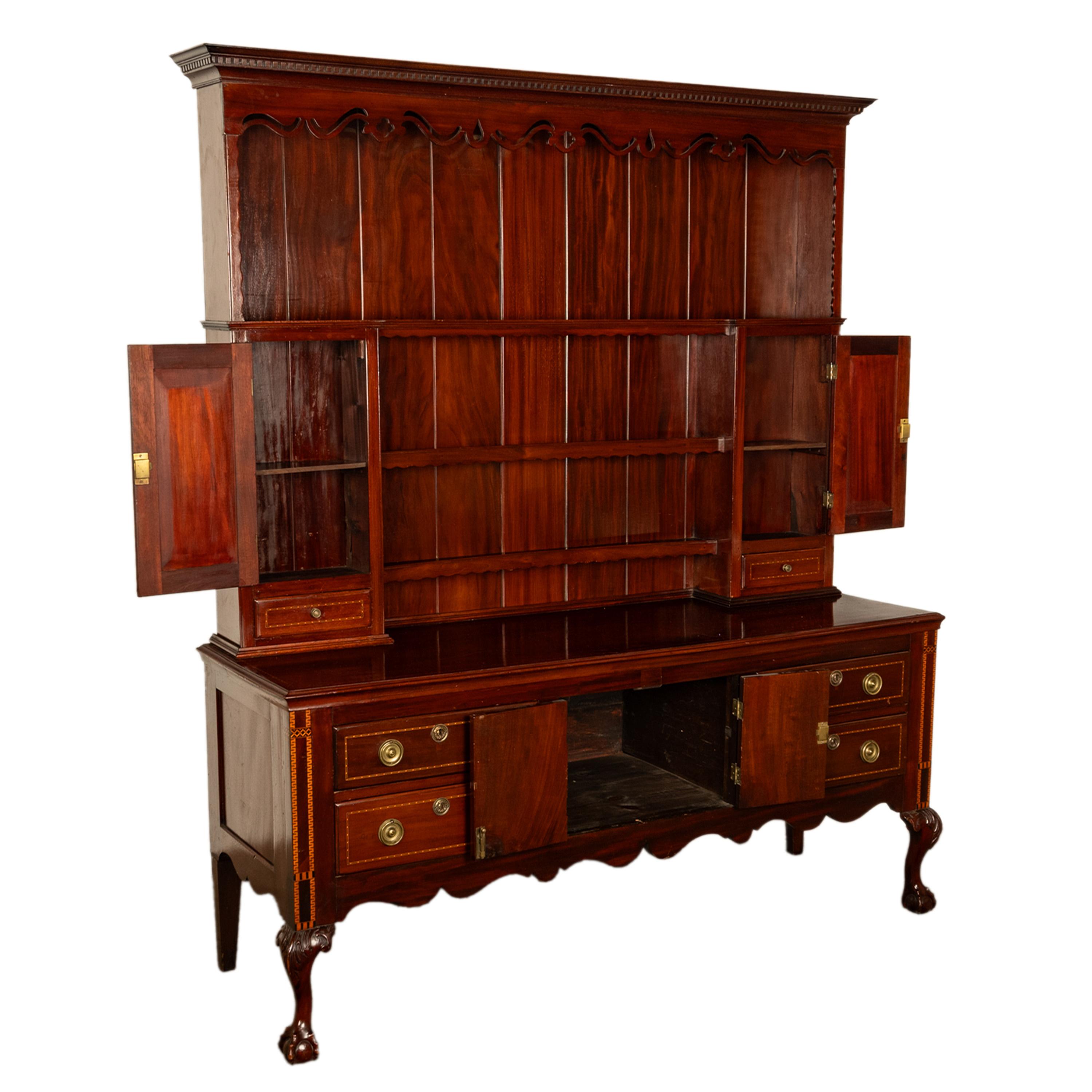 Antigua cómoda georgiana Chippendale de caoba tallada con incrustaciones Estante para platos 1790 finales del siglo XVIII en venta