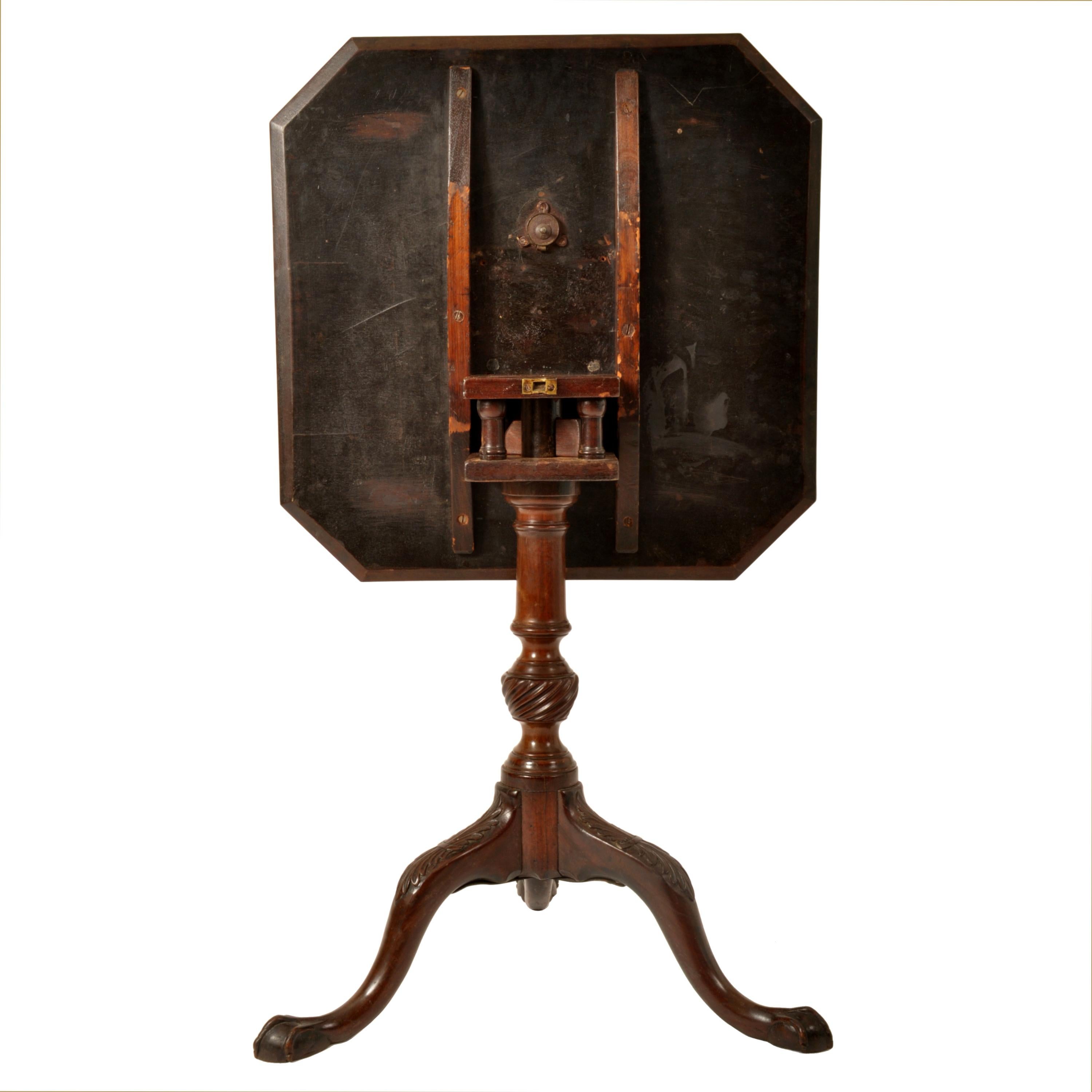 Antique Georgian Chippendale Mahogany Tilt-Top Pedestal Tripod Wine Table 1790   In Good Condition For Sale In Portland, OR