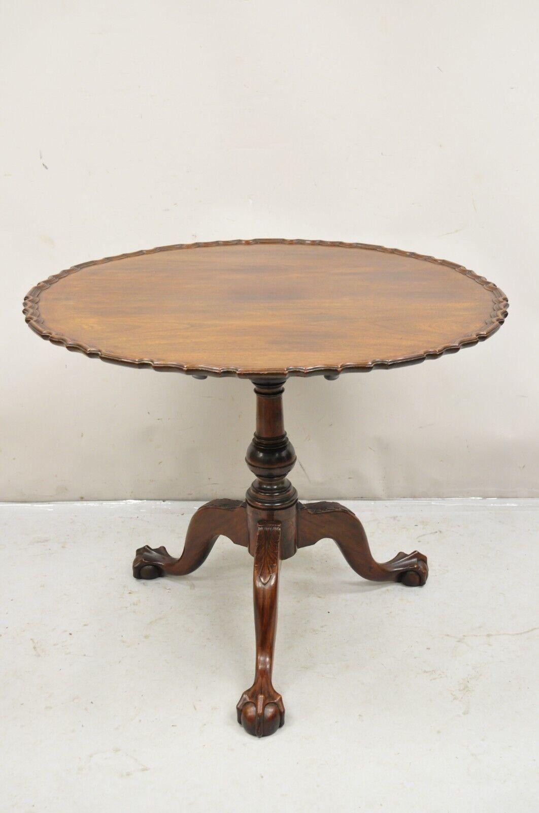 Antique Georgian Chippendale Pie Crust Mahogany Ball and Claw Tilt Top Table In Good Condition For Sale In Philadelphia, PA