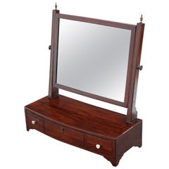 Ancienne coiffeuse géorgienne circa 1805 en acajou avec miroir pivotant, toilette