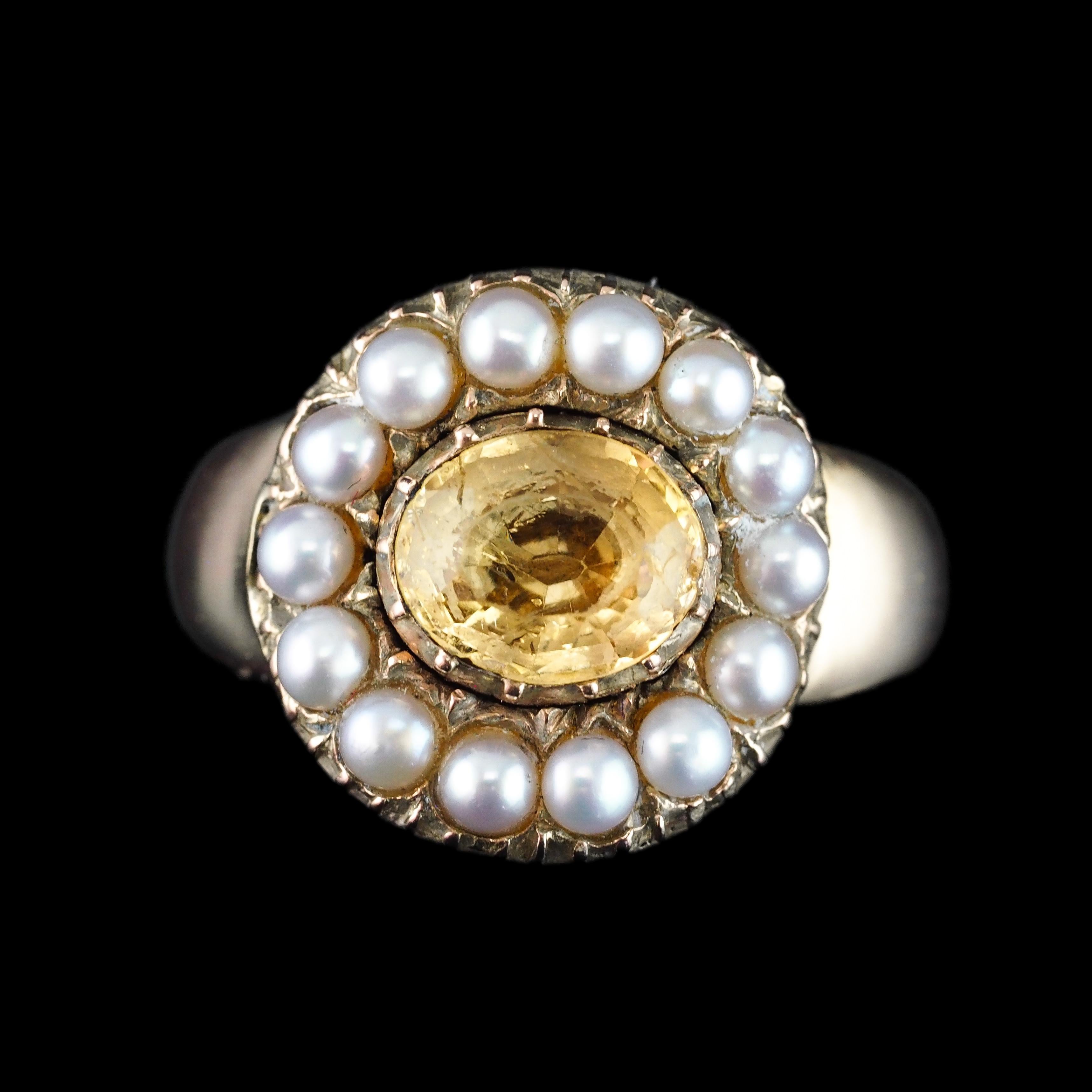 Antiguo Anillo Georgiano de Oro de 14K con Citrino y Perla - c.1800 en venta 9