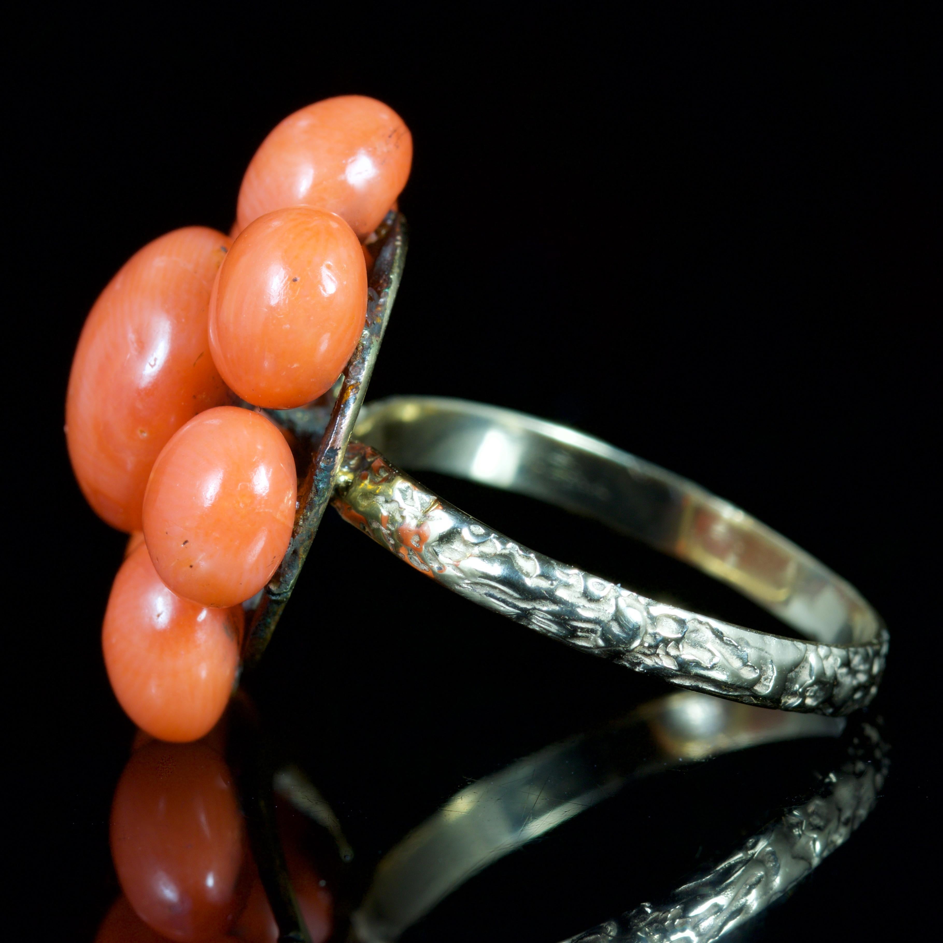 Antique Georgian Coral Cluster Ring 18 Carat Gold, circa 1800 In Excellent Condition For Sale In Lancaster, Lancashire