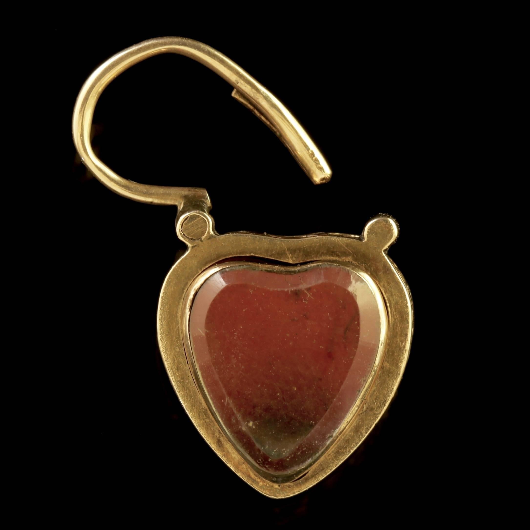 Antique Georgian Coral Necklace 18 Carat Gold Heart Locket, circa 1780 In Excellent Condition In Lancaster, Lancashire