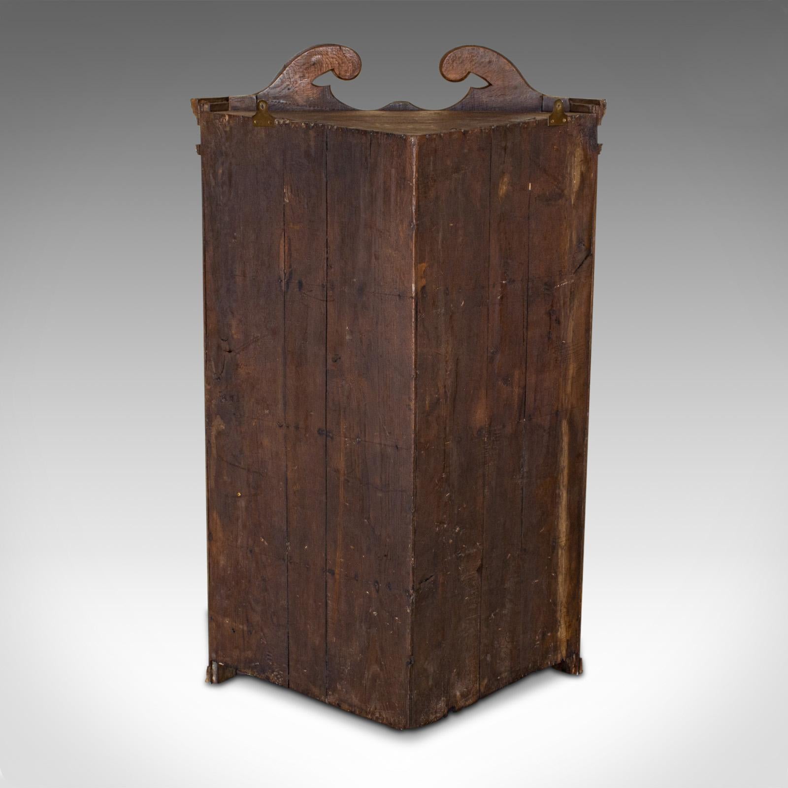 Chêne Antique meuble d'angle géorgien:: anglais:: chêne:: armoire suspendue:: circa 1780 en vente