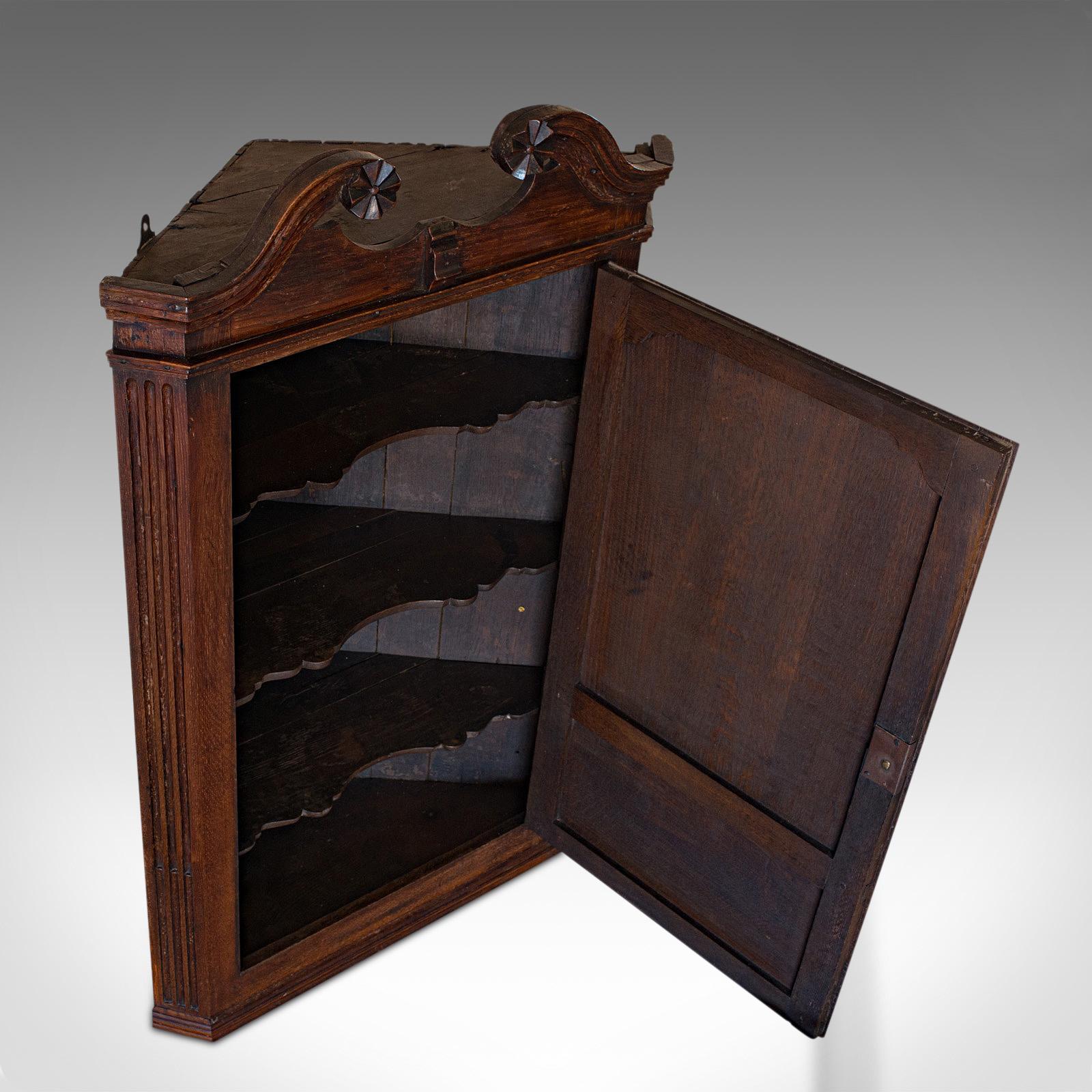 Antique meuble d'angle géorgien:: anglais:: chêne:: armoire suspendue:: circa 1780 en vente 2