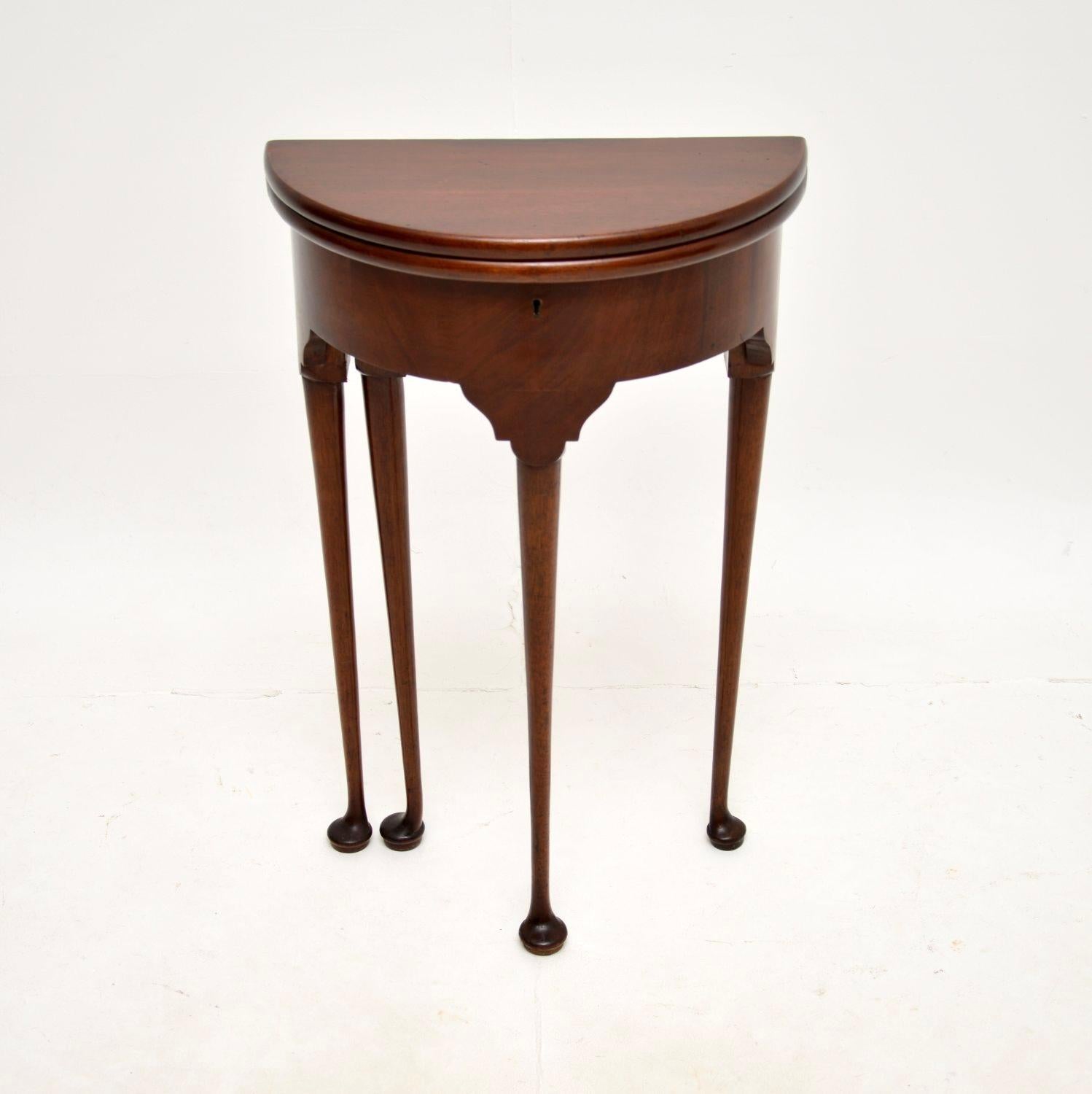 A charming original antique Georgian demi lune side table. This was made in England, we would date this around the 1780-1800 period.

It is a lovely size, quite small and compact, sitting on slender yet sturdy cabriole legs. There is a hinged gate