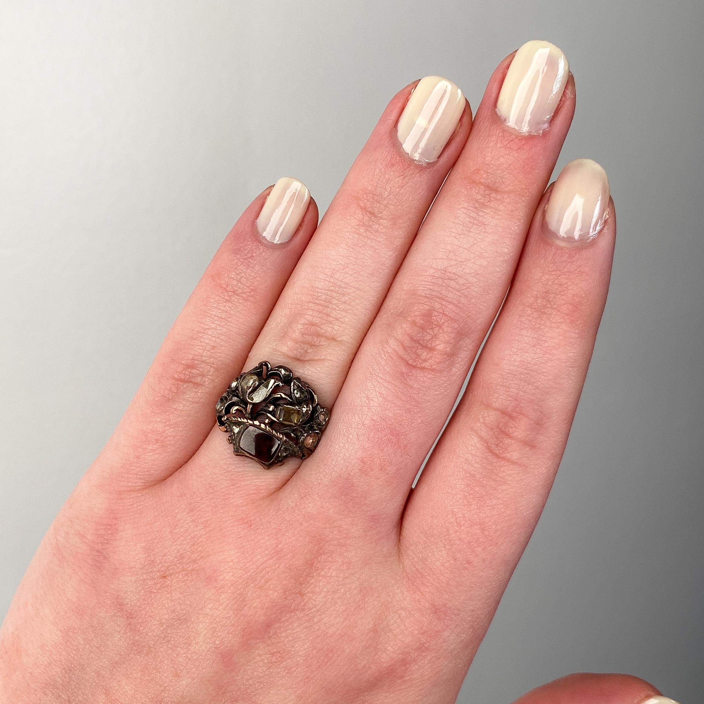 Women's or Men's Antique Georgian Diamond and Garnet Giardinetti Ring For Sale