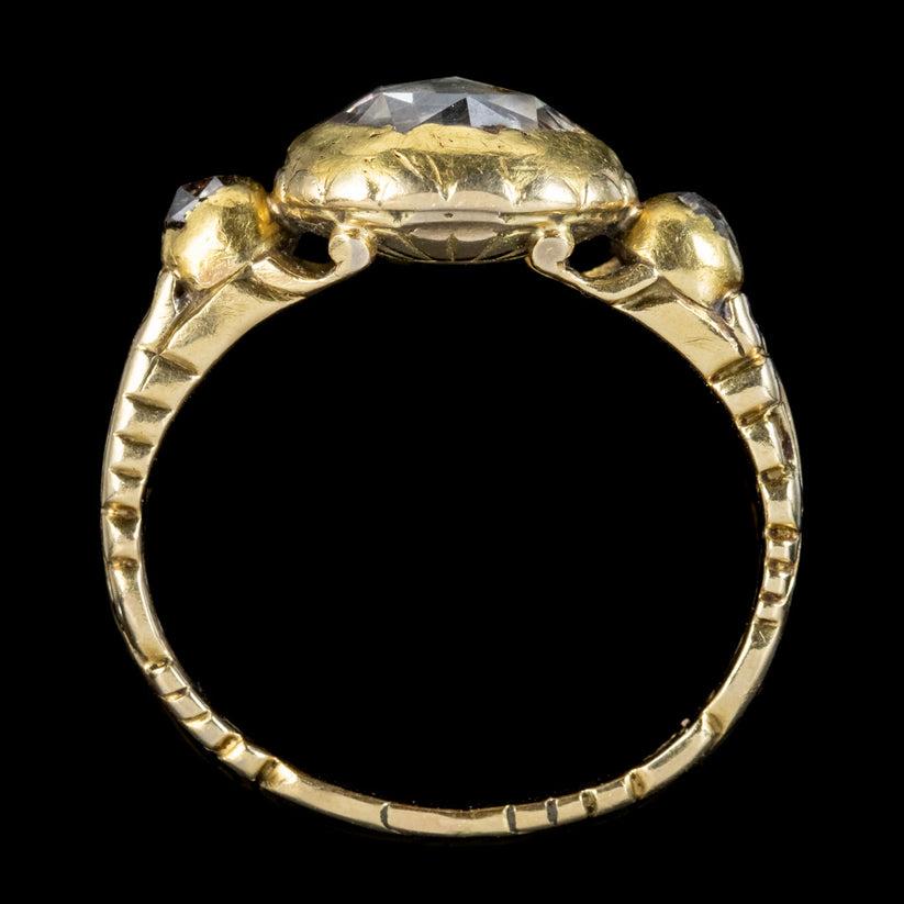 Antiker georgianischer Diamant-Trilogie-Ring im 1,80 Karat-Rosenschliff, um 1780 Damen im Angebot